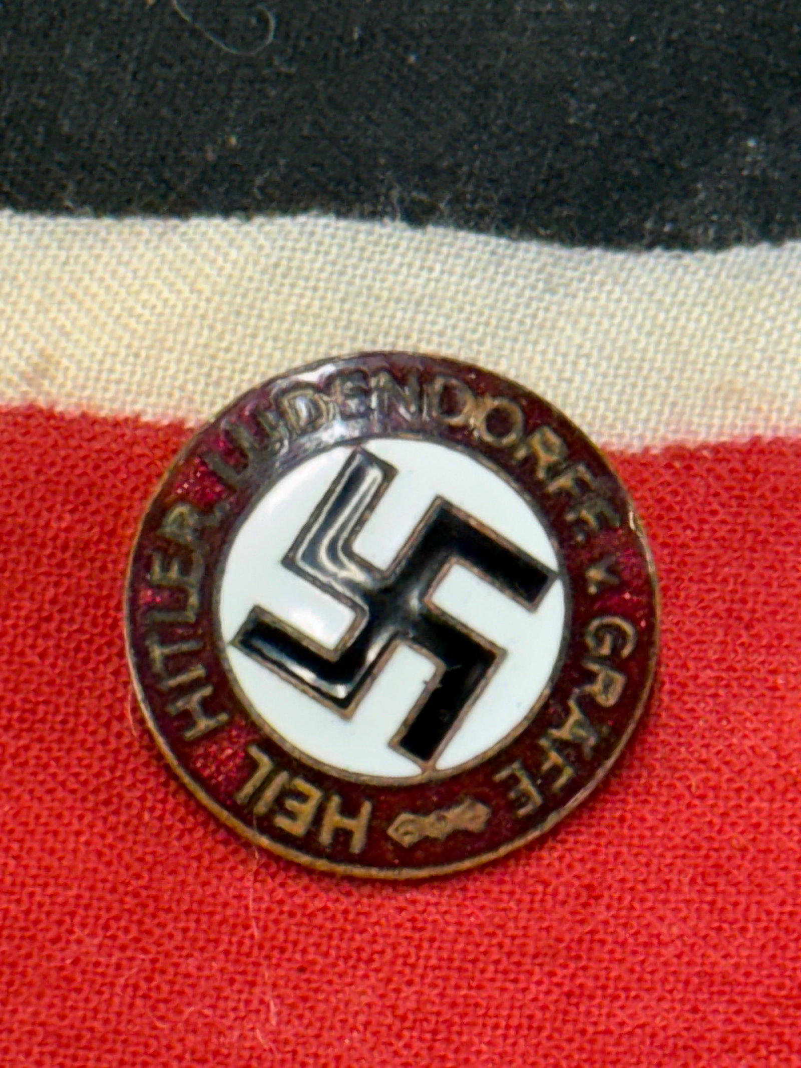 WWII GERMAN HEIL HITLER LUDENDORFF LAPEL BADGE BY RZM M1/73 GES. GESCH.: WWII GERMAN HEIL HITLER LUDENDORFF LAPEL BADGE BY RZM M1/73 GES. GESCH. A very scarce find. Shows good wear and use with a beautiful overall patina. Please view all detailed pictures. A scarce example
