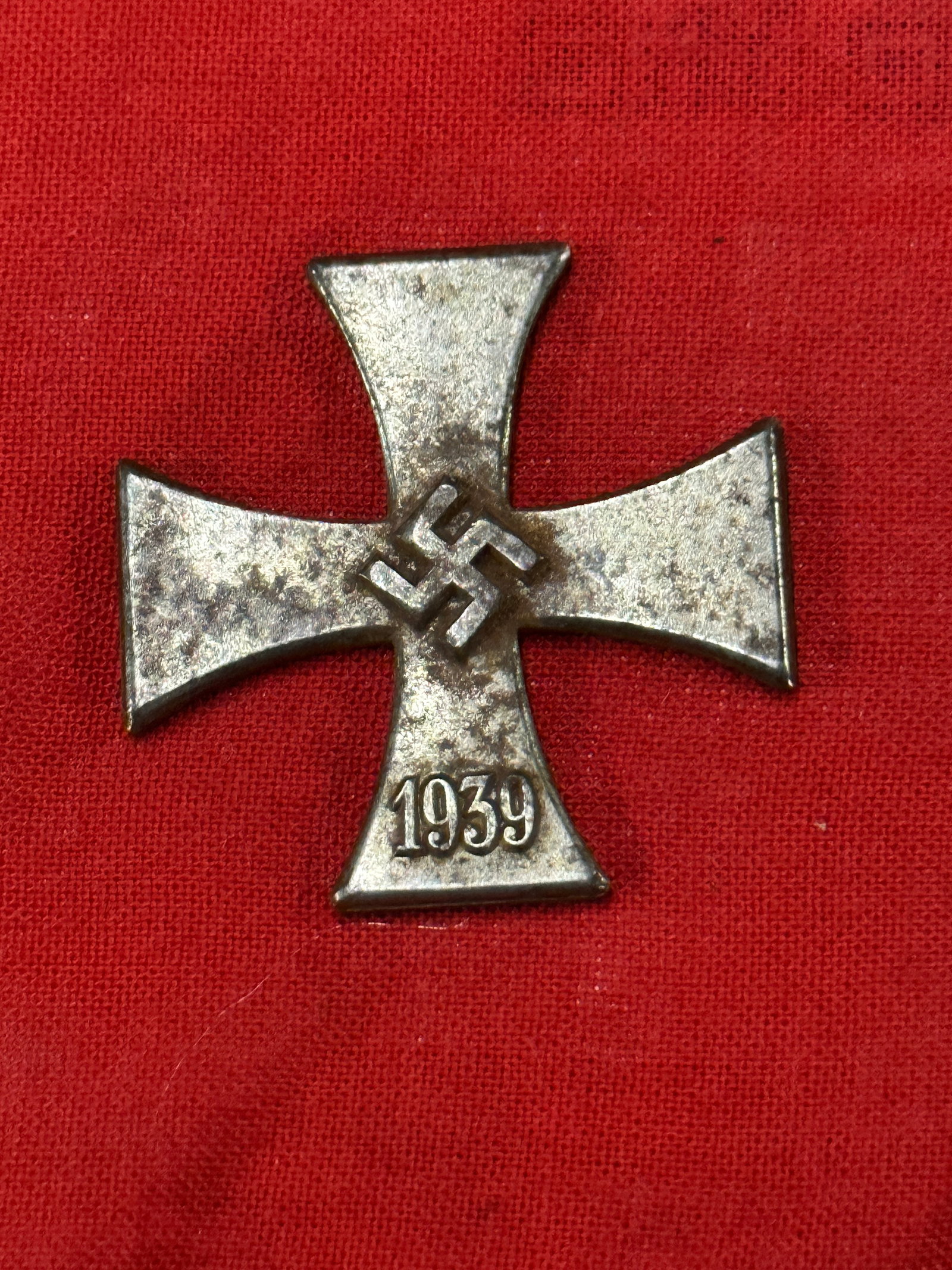 SCARCE WW2 GERMAN 1939 IRON CROSS: SCARCE WW2 GERMAN 1939 IRON CROSS