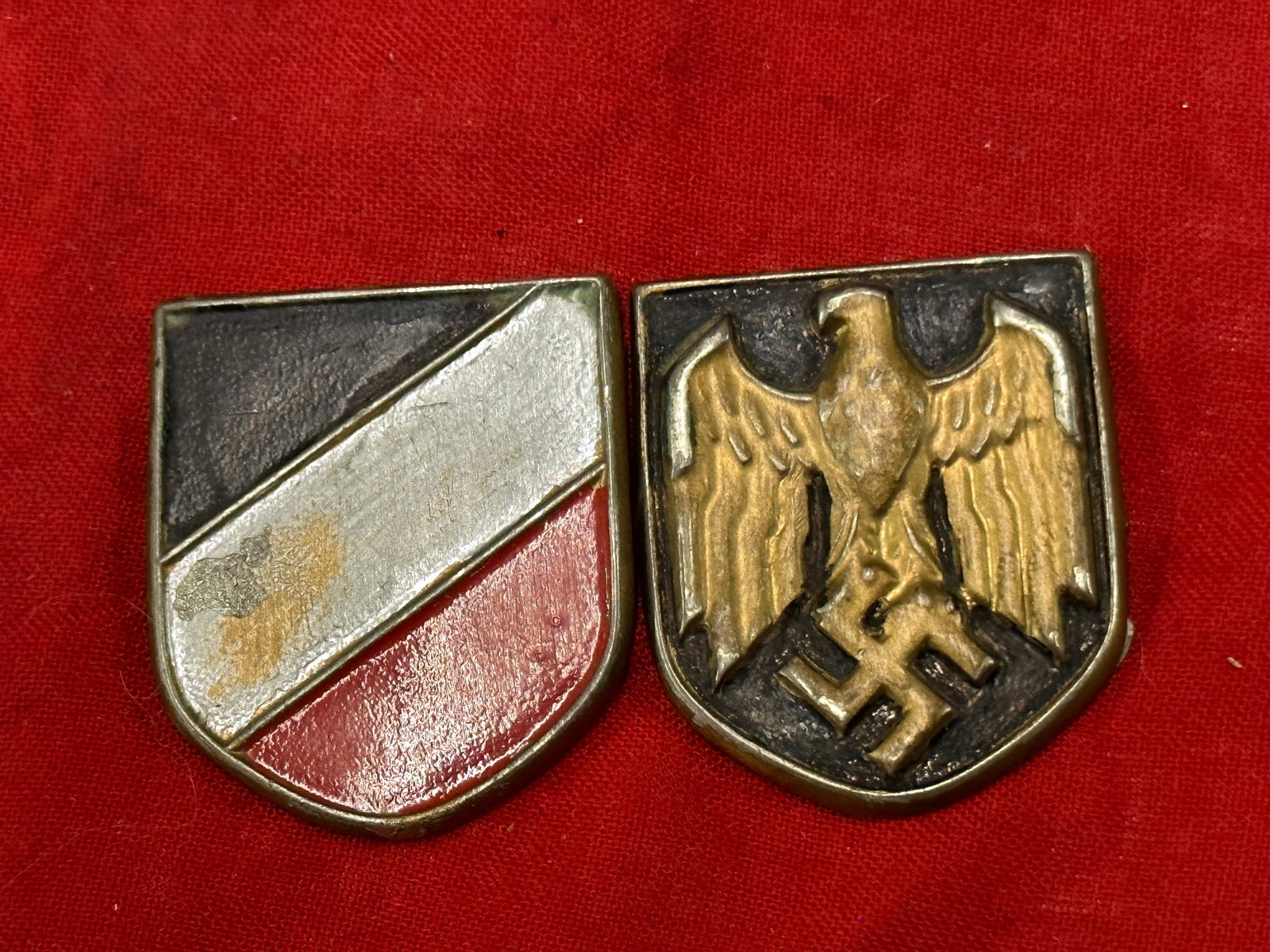German WWII Heer Tropical Pith Helmet Shield Set: German WWII Heer Tropical Pith Helmet Shield Set. Shows good wear and use with a beautiful overall patina. Matching set - please view all detailed pictures. A scarce example.