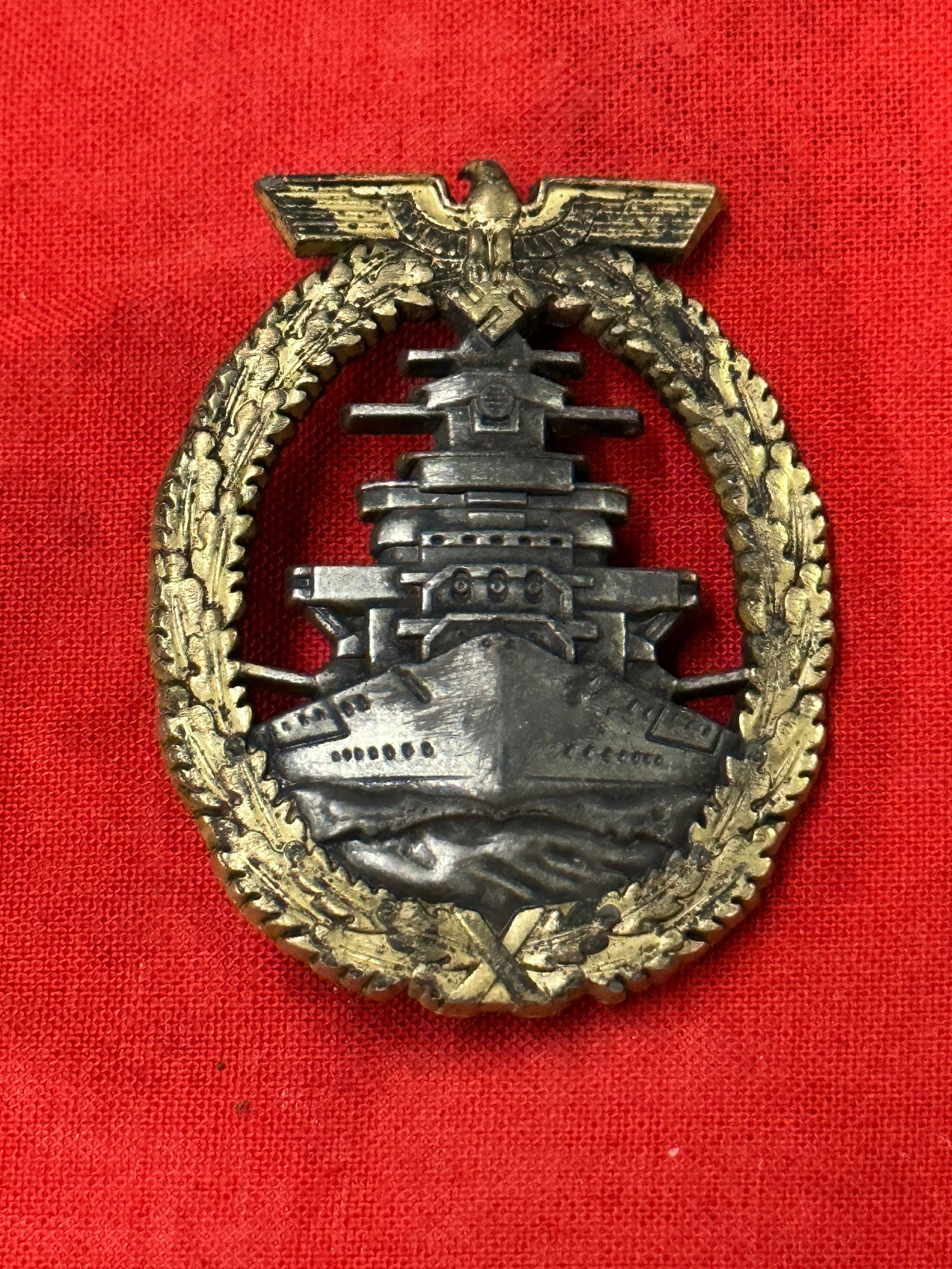WW2 GERMAN HIGH SEA FLEET BADGE BY SCHWERIN BERLIN: WW2 GERMAN HIGH SEA FLEET BADGE BY SCHWERIN BERLIN. A RARE EXAMPLE THAT IS IN MINT OVERALL SHAPE AND CONDITION WITH A BEAUTIFUL OVERALL PATINA. PLEASE VIEW ALL DETAILED PICTURES. A SCARCE EXAMPLE.