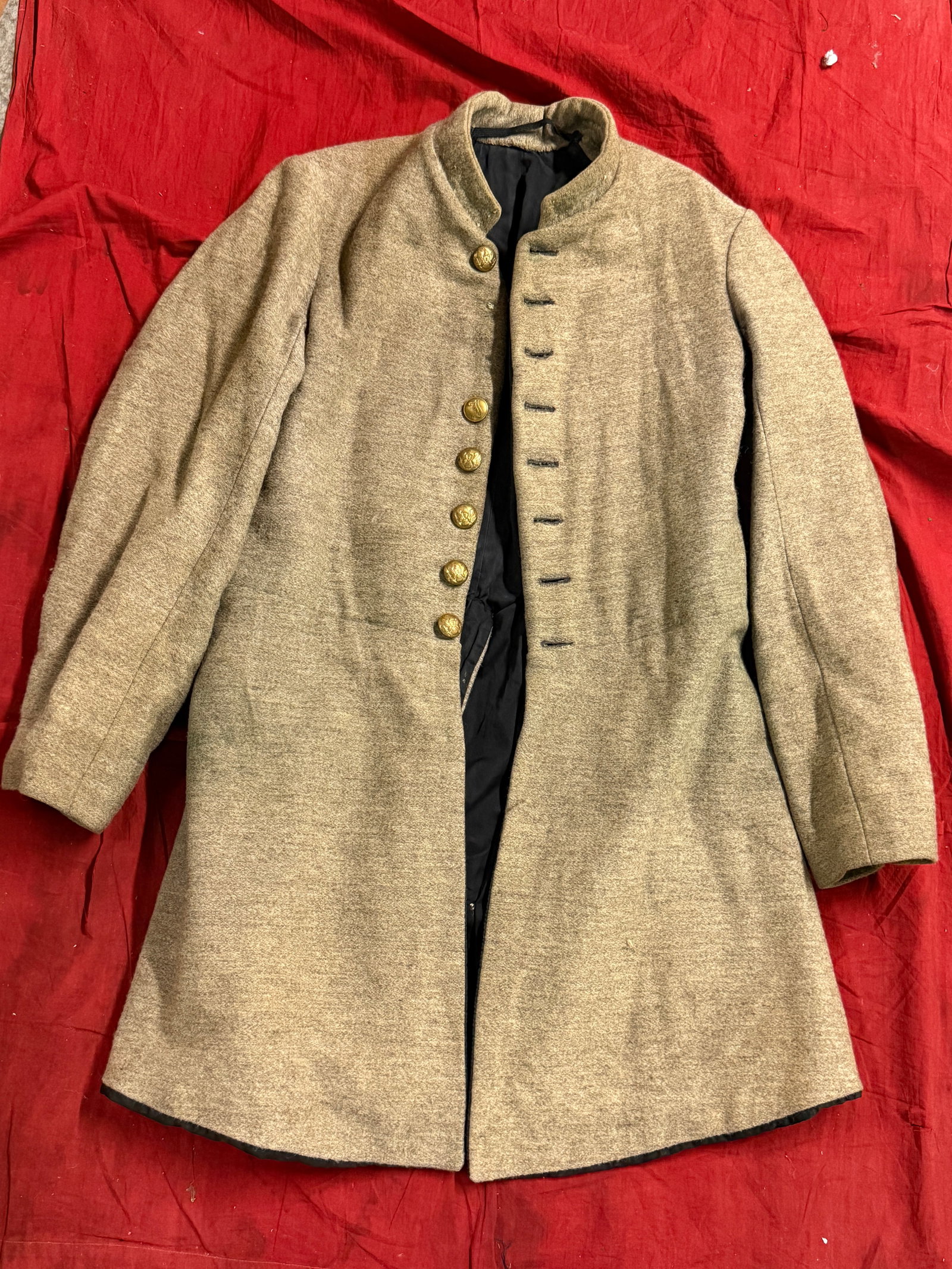CIVIL WAR CONFEDERATE INFANTRY SOUTHERN REBEL FROCK COAT JACKET: CIVIL WAR CONFEDERATE INFANTRY SOUTHERN REBEL FROCK COAT JACKET. A VERY SCARCE FIND. SHOWS GOOD WEAR AND USE WITH A BEAUTIFUL OVERALL PATINA. HAS A GREAT LOOK TO IT WITH AN EXCELLENT OVERALL EYE APPEA