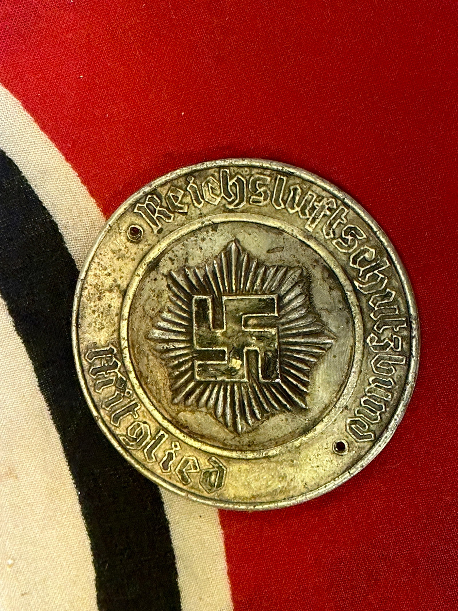 WW2 GERMAN 3RD REICH RLB PLAQUE PLATE REICHSLUFTSCHUTZBUND: WW2 GERMAN 3RD REICH RLB PLAQUE PLATE REICHSLUFTSCHUTZBUND. A RARE FIND. IT IS IN MINT OVERALL SHAPE AND CONDITION WITH A BEAUTIFUL OVERALL PATINA. PLEASE VIEW ALL DETAILED PICTURES. A RARE FIND.