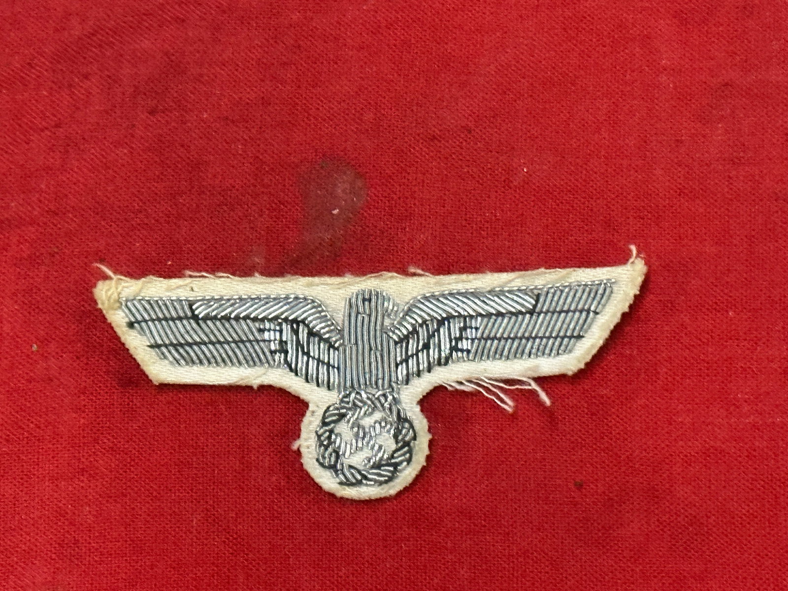 RARE WW2 GERMAN ADOLF HITLER EAGLE INSIGNIA CAP BADGE: RARE WW2 GERMAN ADOLF HITLER EAGLE INSIGNIA CAP BADGE. A VERY RARE FIND. SHOWS GOOD WEAR AND USE WITH A BEAUTIFUL OVERALL PATINA. PLEASE VIEW ALL DETAILED PICTURES. A SCARCE EXAMPLE.