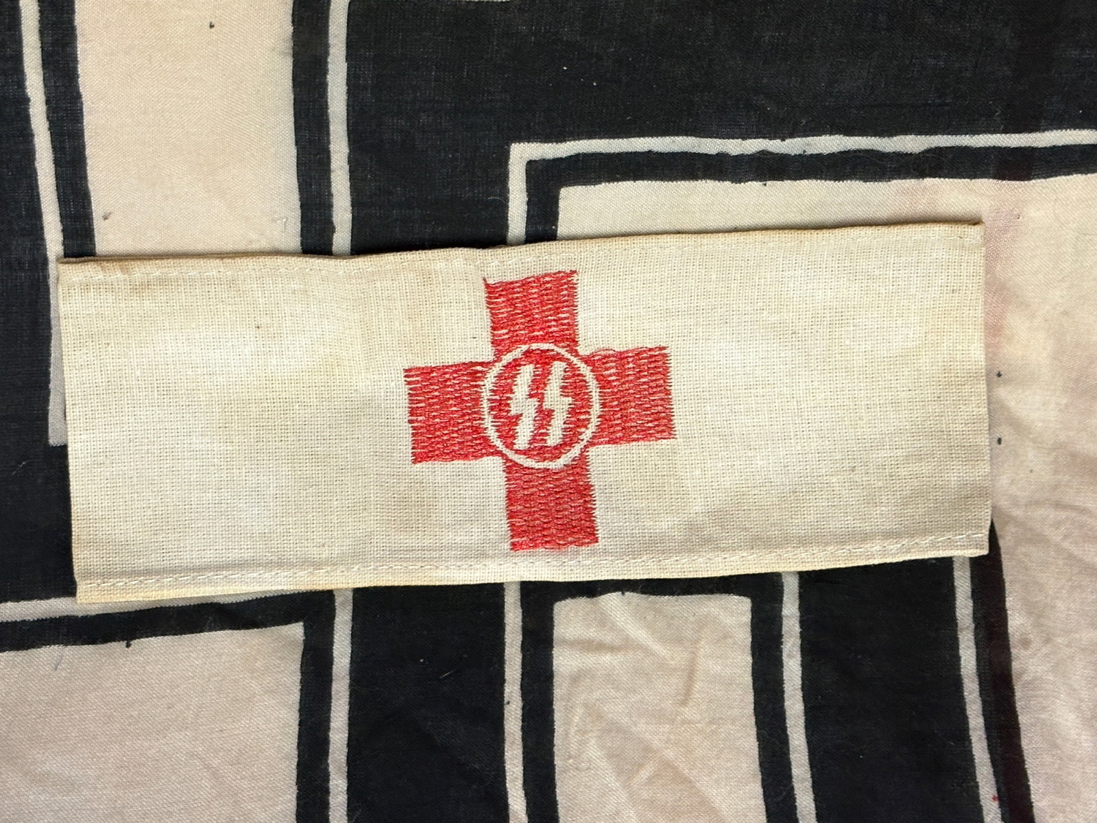 WW2 GERMAN WAFFEN SS RED CROSS CLOTH ARMBAND: WW2 GERMAN WAFFEN SS RED CROSS CLOTH ARMBAND. AN ULTRA RARE FIND THAT IS IN MINT OVERALL SHAPE AND CONDITION WITH A BEAUTIFUL OVERALL PATINA. SHOWS GOOD WEAR AND USE. A SCARCE EXAMPLE.