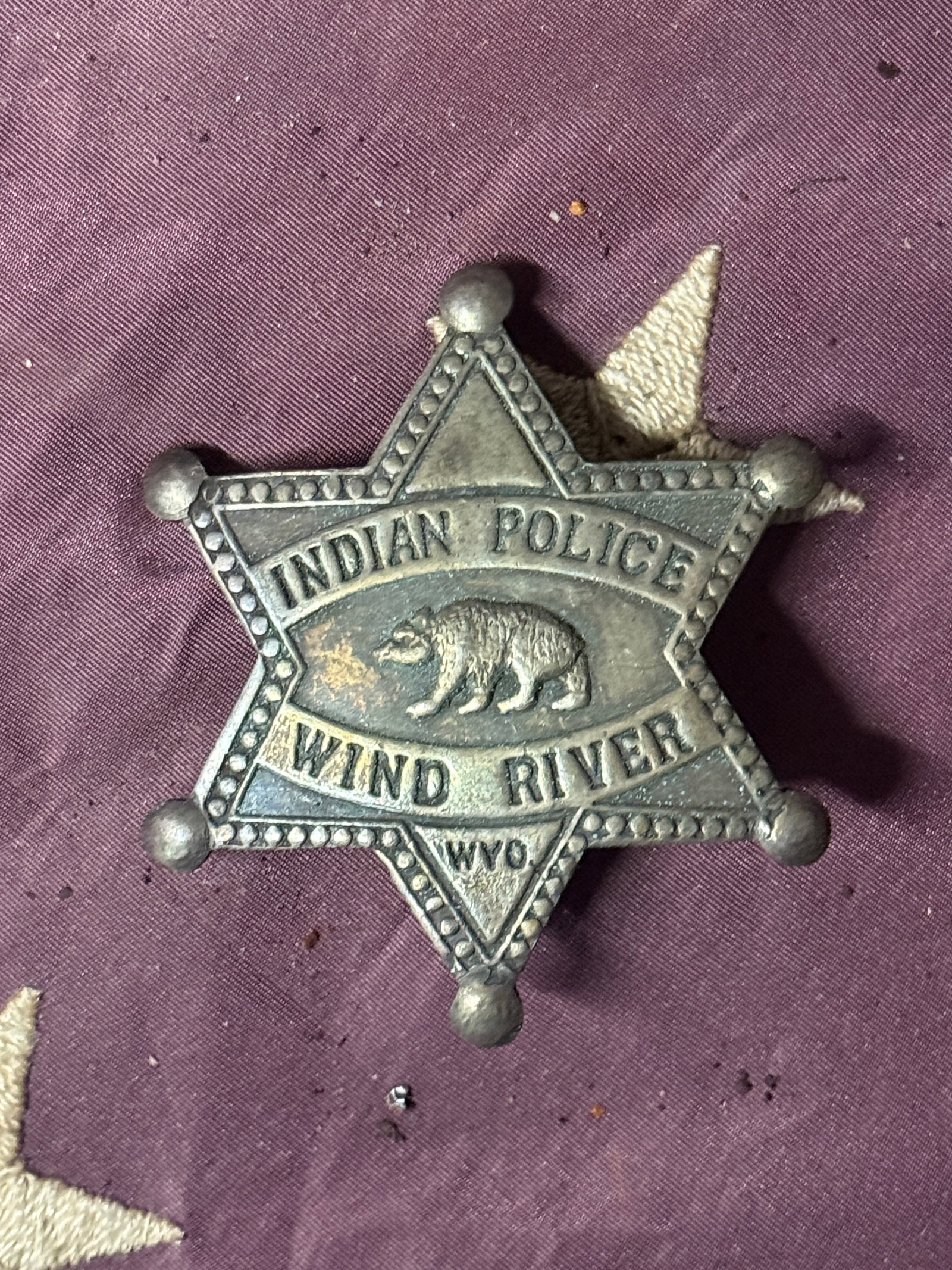ANTIQUE 1800'S INDIAN POLICE WIND RIVER WYO BADGE: ANTIQUE 1800'S INDIAN POLICE WIND RIVER WYO BADGE. A VERY RARE FIND. IT IS IN MINT OVERALL SHAPE AND CONDITION WITH A BEAUTIFUL OVERALL PATINA. SHOWS GOOD WEAR AND USE WITH AN EVEN PATINA THROUGHOUT. 