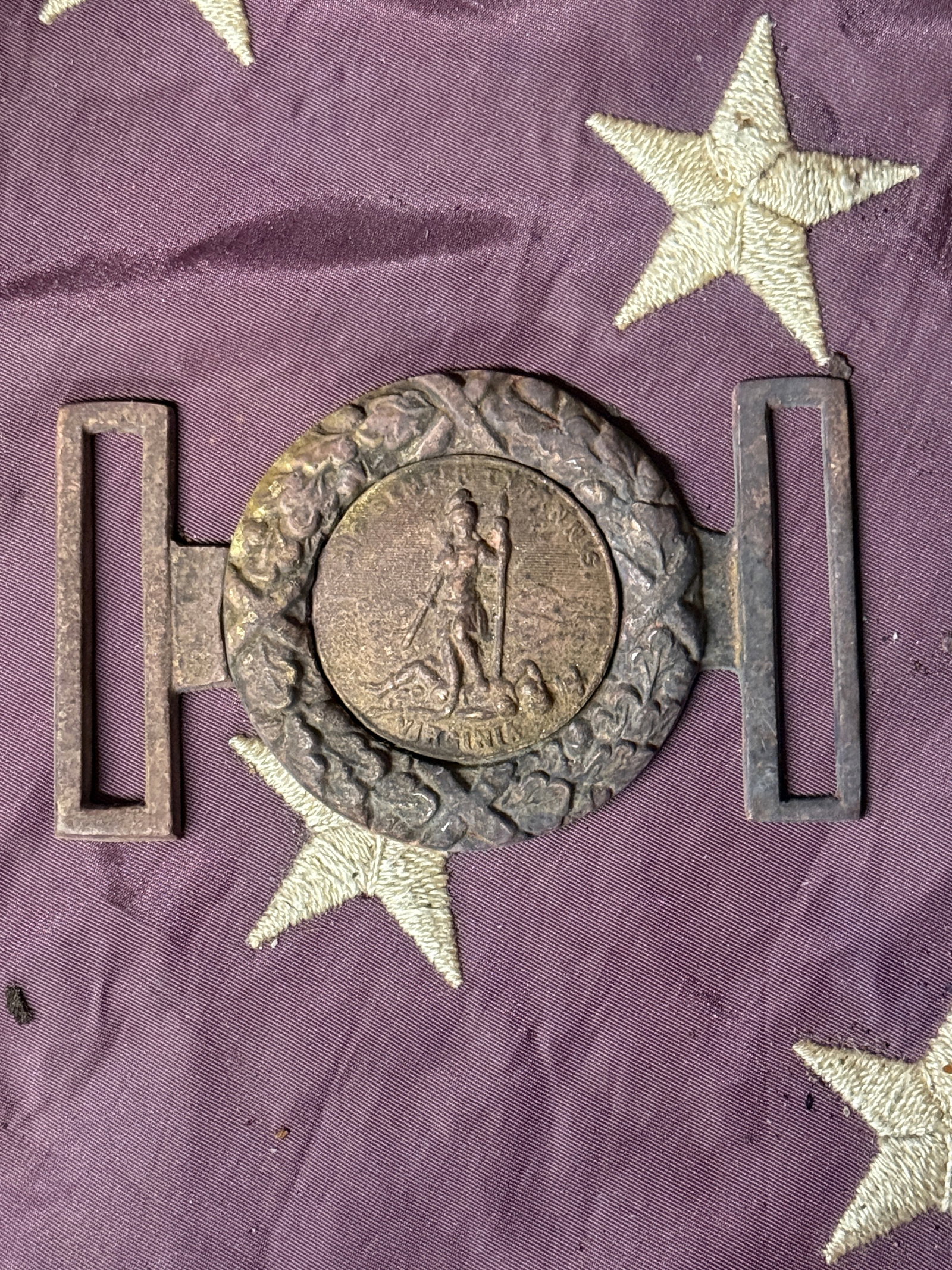 CIVIL WAR 1ST VIRGINIA INFANTRY 2-PICE BELT PLATE BUCKLE: CIVIL WAR 1ST VIRGINIA INFANTRY 2-PICE BELT PLATE BUCKLE. A VERY RARE FIND. IT IS IN MINT OVERALL SHAPE AND CONDITION WITH A BEAUTIFUL OVERALL PATINA. SHOWS GOOD WEAR AND USE WITH AN EVEN PATINA THROU