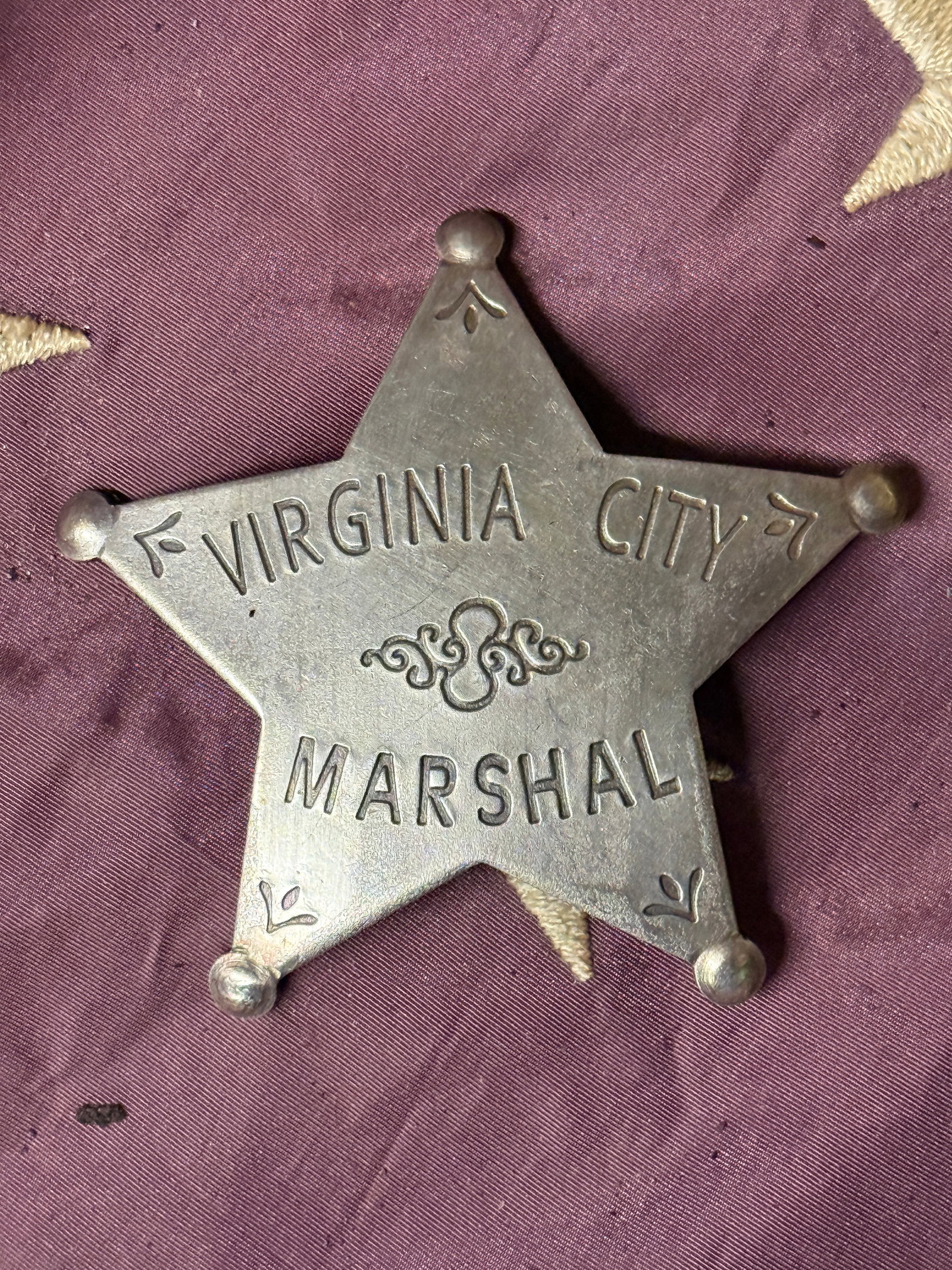 ANTIQUE 1800'S VIRGINIA ITY MARSHAL BADGE: ANTIQUE 1800'S VIRGINIA ITY MARSHAL BADGE. A VERY RARE FIND. IT IS IN MINT OVERALL SHAPE AND CONDITION WITH A BEAUTIFUL OVERALL PATINA. SHOWS GOOD WEAR AND USE WITH AN EVEN PATINA THROUGHOUT. PLEASE V