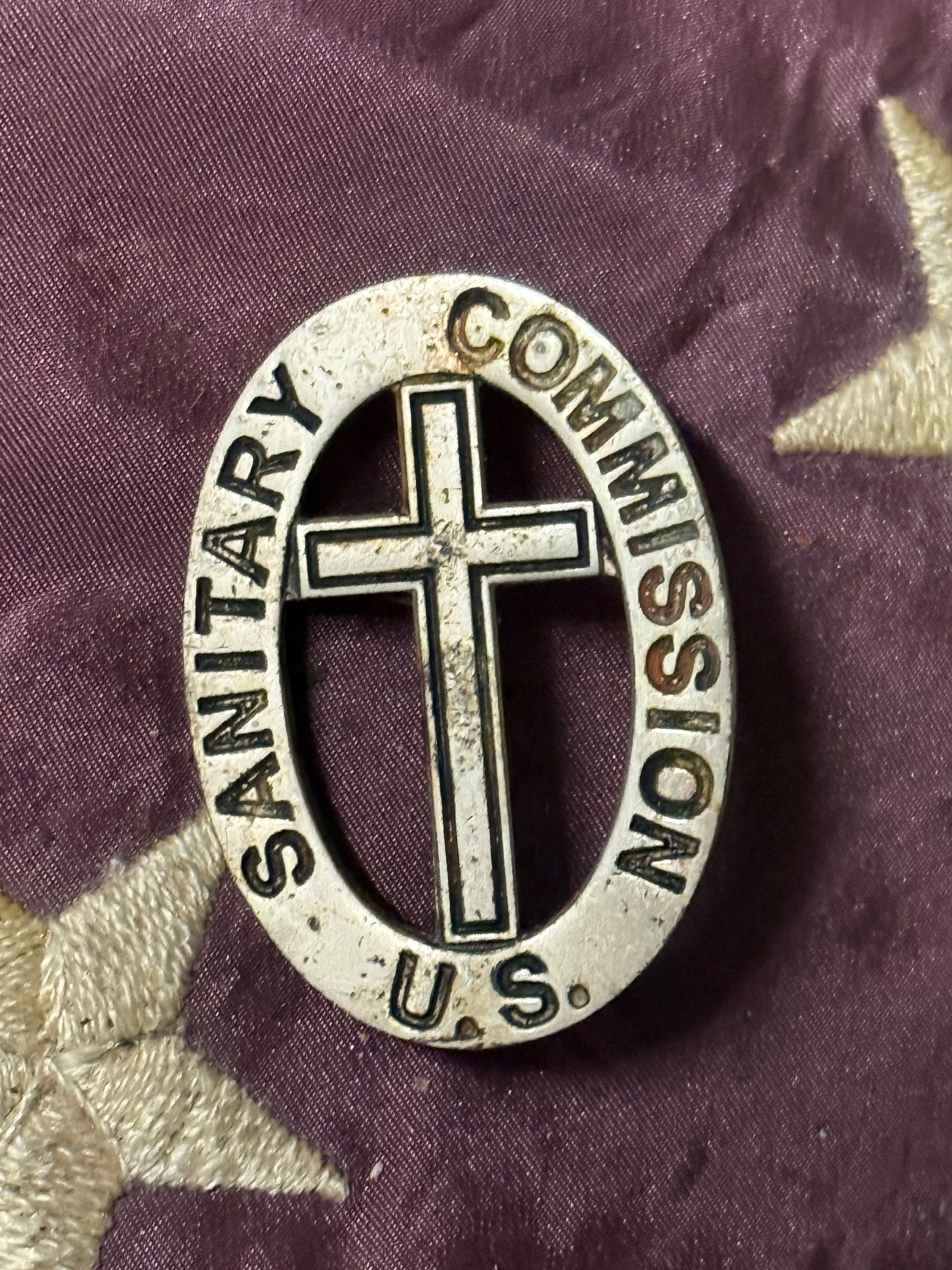 CIVIL WAR U.S. SANITARY COMMISSION HEADGEAR BADGE INSIGNIA: CIVIL WAR U.S. SANITARY COMMISSION HEADGEAR BADGE INSIGNIA. A VERY RARE FIND. IT IS IN MINT OVERALL SHAPE AND CONDITION WITH A BEAUTIFUL OVERALL PATINA. SHOWS GOOD WEAR AND USE WITH AN EVEN PATINA THR