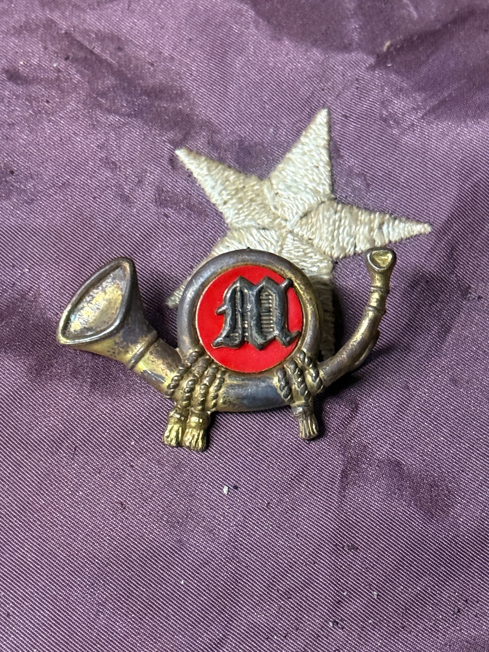 M1858 CIVIL WAR USMC MARINE CORPS HEADGEAR BADGE INSIGNIA: M1858 CIVIL WAR USMC MARINE CORPS HEADGEAR BADGE INSIGNIA. A VERY RARE FIND. IT IS IN MINT OVERALL SHAPE AND CONDITION WITH A BEAUTIFUL OVERALL PATINA. SHOWS GOOD WEAR AND USE WITH AN EVEN PATINA THRO