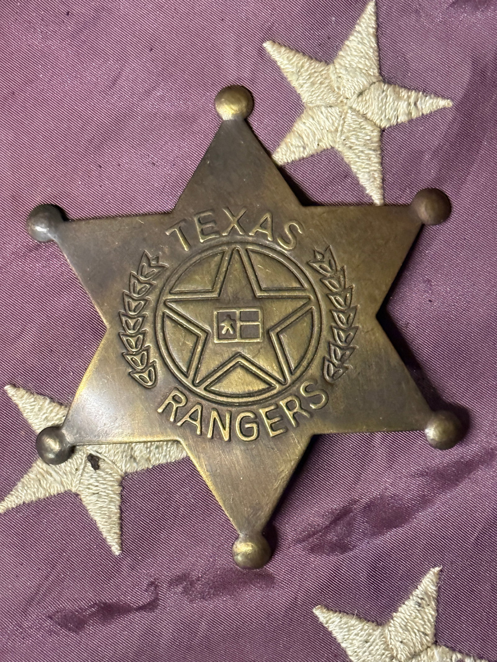 ANTIQUE 1800'S TEXAS RANGERS BADGE: ANTIQUE 1800'S TEXAS RANGERS BADGE. A VERY RARE FIND. IT IS IN MINT OVERALL SHAPE AND CONDITION WITH A BEAUTIFUL OVERALL PATINA. SHOWS GOOD WEAR AND USE WITH AN EVEN PATINA THROUGHOUT. PLEASE VIEW ALL