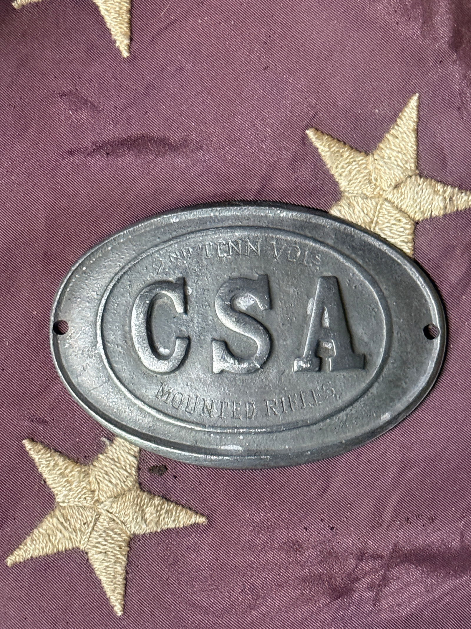 CIVIL WAR CONFEDERATE CSA 2ND TENN. VOLS. MOUNTED RIFLES 1862 PLATE: CIVIL WAR CONFEDERATE CSA 2ND TENN. VOLS. MOUNTED RIFLES 1862 PLATE. A VERY RARE FIND. IT IS IN MINT OVERALL SHAPE AND CONDITION WITH A BEAUTIFUL OVERALL PATINA. SHOWS GOOD WEAR AND USE WITH AN EVEN P