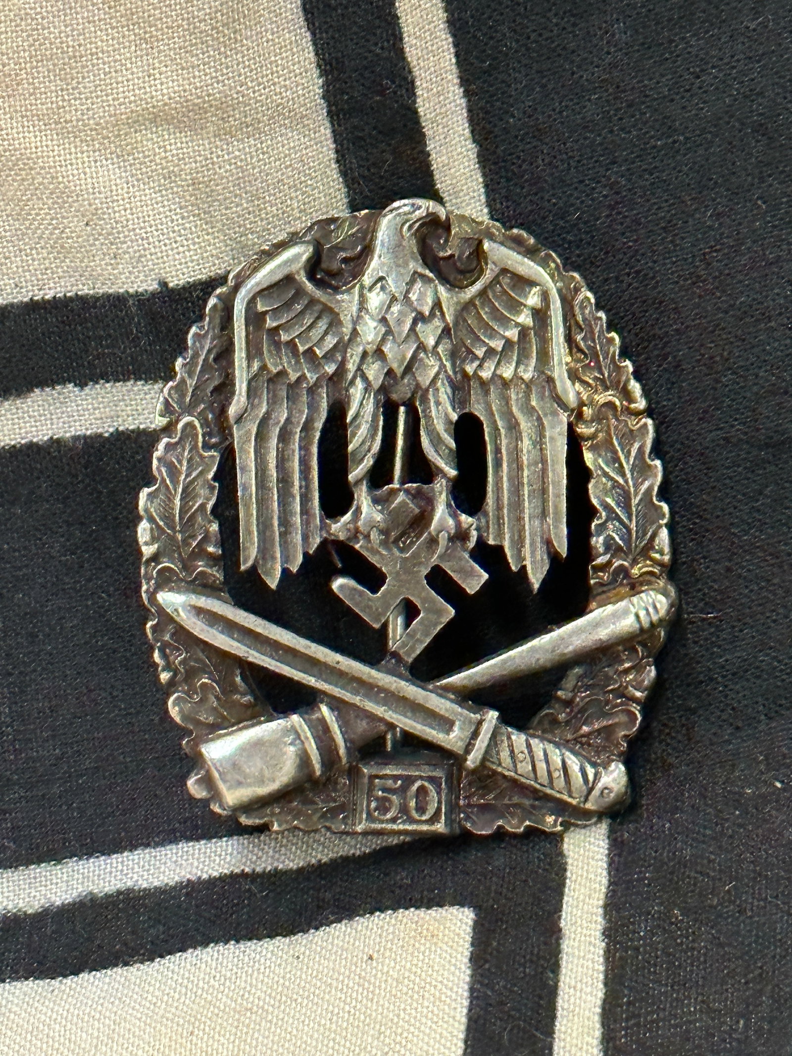 Early Issue WW2 German Panzer ‘50’ Assault Badge: Early Issue WW2 German Panzer ‘50’ Assault Badge. A very rare find that is in mint overall shape and condition with a beautiful overall patina. A scarce example. Please view all detailed pictures.
