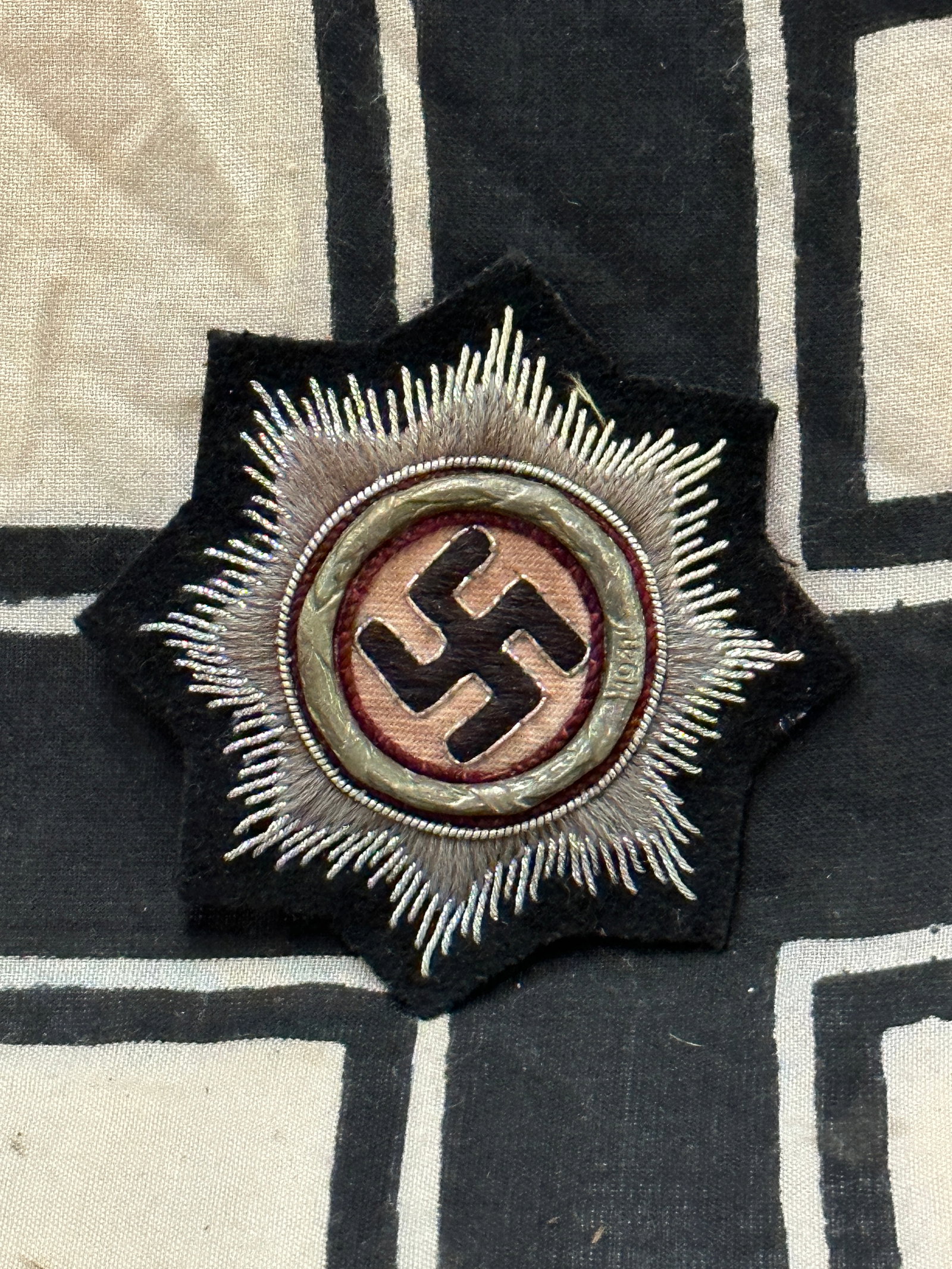 RARE WW2 Panzer German Cross in Gold With RZM Paper Tag: RARE WW2 Panzer German Cross in Gold. Cloth construction in mint overall shape and condition with a beautiful overall patina. Has an RZM maker marked tag on the reverse. Please view all detailed pictu