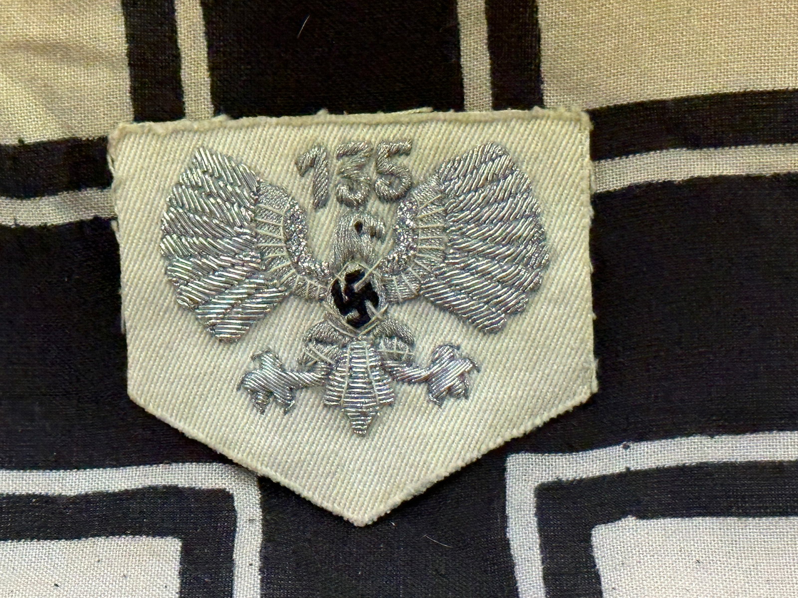WW2 GERMAN BDM Gruppenführerin Leader Insignia in Bullion: WW2 GERMAN BDM Gruppenführerin Leader Insignia in Bullion. Here is your chance to pick up a rare BDM insignia. This example is produced in silver bullion on a white wool backing for a leader in the B