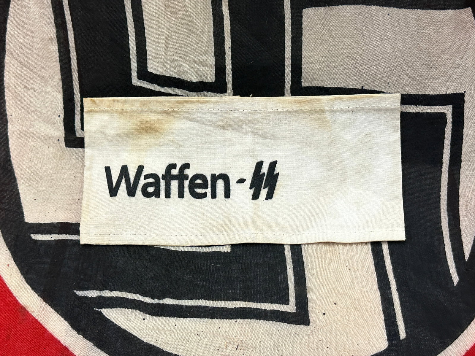 SCARCE WW2 GERMAN WAFFEN-SS ARMBAND: SCARCE WW2 GERMAN WAFFEN-SS ARMBAND. AN ULTRA RARE FIND SHOWING WEAR AND USE AND A LITTLE FADING. WELL PRESERVED WITH A BEAUTIFUL PATINA THROUGHOUT. PLEASE VIEW ALL DETAILED PICTURES. A SCARCE EXAMPLE