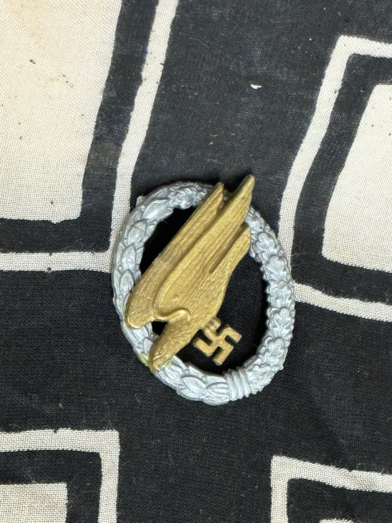 WW2 GERMAN PILOT'S LUFTWAFFE FALLSCHIRMJAGER BADGE: WW2 GERMAN PILOT'S LUFTWAFFE FALLSCHIRMJAGER BADGE
