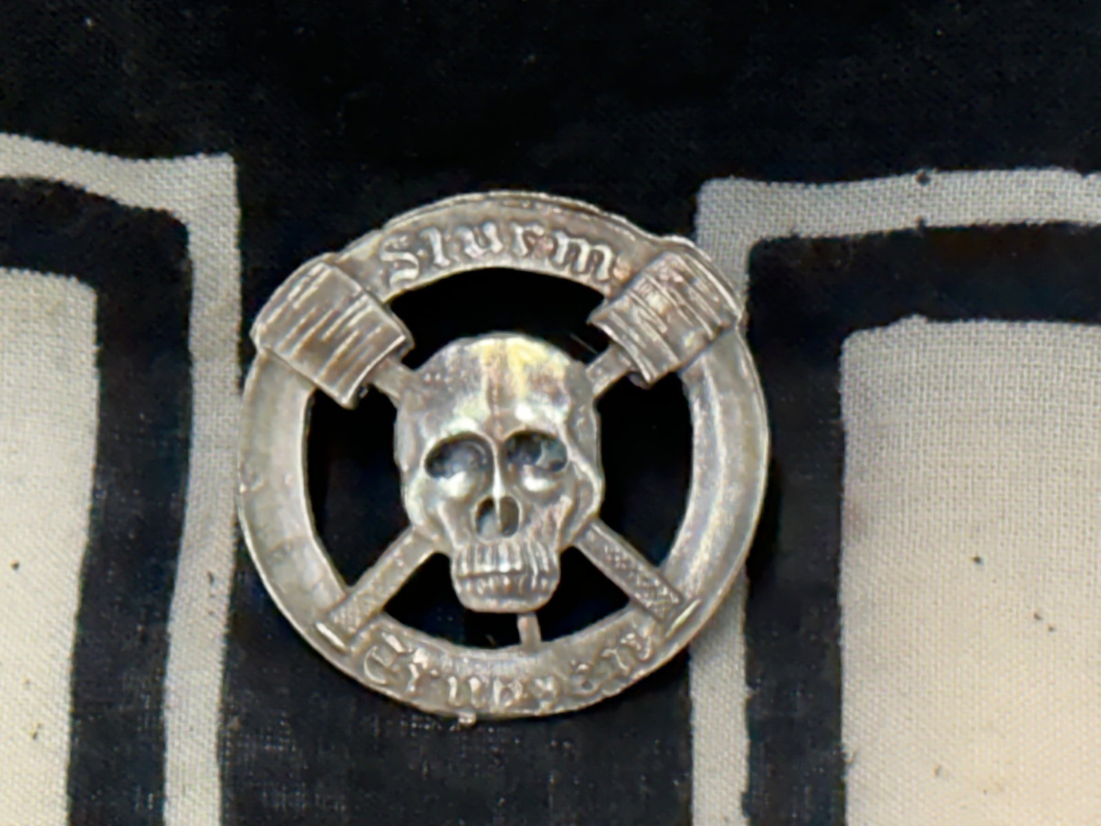 WW2 GERMAN STURMTRUPPEN STORMTROOPER SILVER BADGE: WW2 GERMAN STURMTRUPPEN STORMTROOPER SILVER BADGE - SCREW BACK CONSTRUCTION. SHOWS GOOD WEAR AND USE WITH A BEAUTIFUL OVERALL PATINA. PLEASE VIEW ALL DETAILED PICTURES. A SCARCE EXAMPLE.