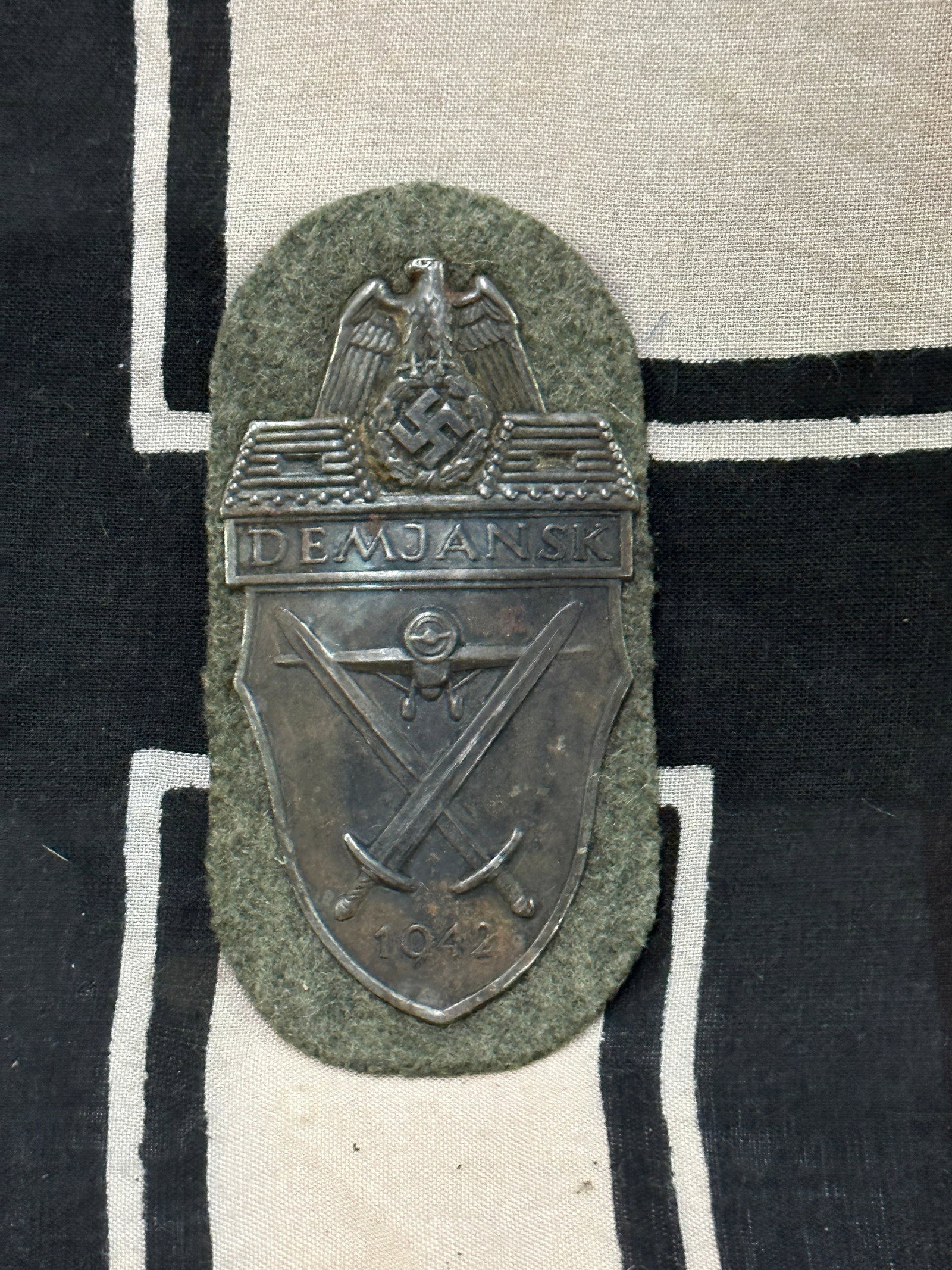 WW2 GERMAN ARMY/WAFFEN-SS DEMJANSK SHIELD WITH BACK PLATE: WW2 GERMAN ARMY/WAFFEN-SS DEMJANSK SHIELD WITH BACK PLATE. AN ULTRA RARE FIND WITH A BEAUTIFUL OVERALL PATINA. SHOWS GOOD WEAR AND USE. PLEASE VIEW ALL DETAILED PICTURES. A SCARCE EXAMPLE.