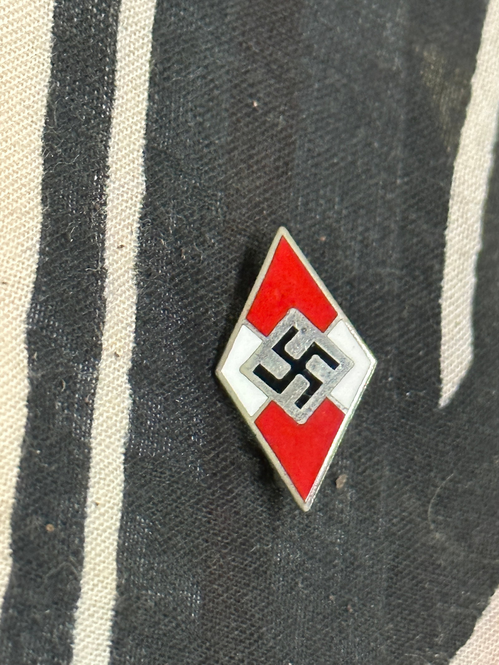 WW2 GERMAN HITLER YOUTH MEMBERSHIP DIAMOND LAPEL PIN BADGE BY OTTO HOFFMANN GES. GESCH.: WW2 GERMAN HITLER YOUTH MEMBERSHIP DIAMOND LAPEL PIN BADGE BY OTTO HOFFMANN GES. GESCH. A RARE FIND. SHOWS GOOD WEAR AND USE WITH A BEAUTIFUL OVERALL PATINA. PLEASE VIEW ALL DETAILED PICTURES. A SCARC