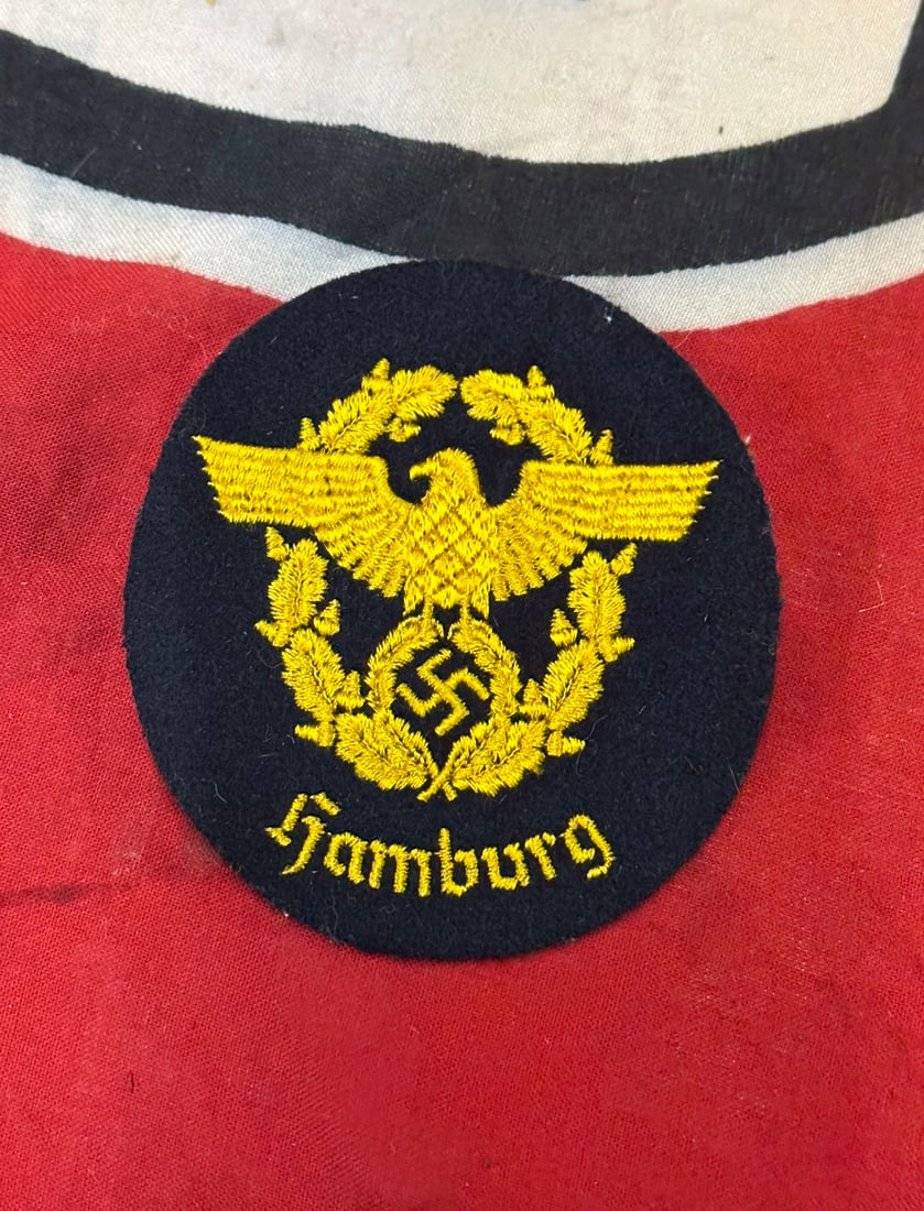 RARE WW2 GERMAN HAMBURG WATER POLICE CLOTH SLEEVE INSIGNIA BADGE: RARE WW2 GERMAN HAMBURG WATER POLICE CLOTH SLEEVE INSIGNIA BADGE. A RARE EXAMPLE. IT IS IN MINT OVERALL SHAPE AND CONDITION WITH A BEAUTIFUL OVERALL PATINA. PLEASE VIEW ALL DETAILED PICTURES. A SCARCE
