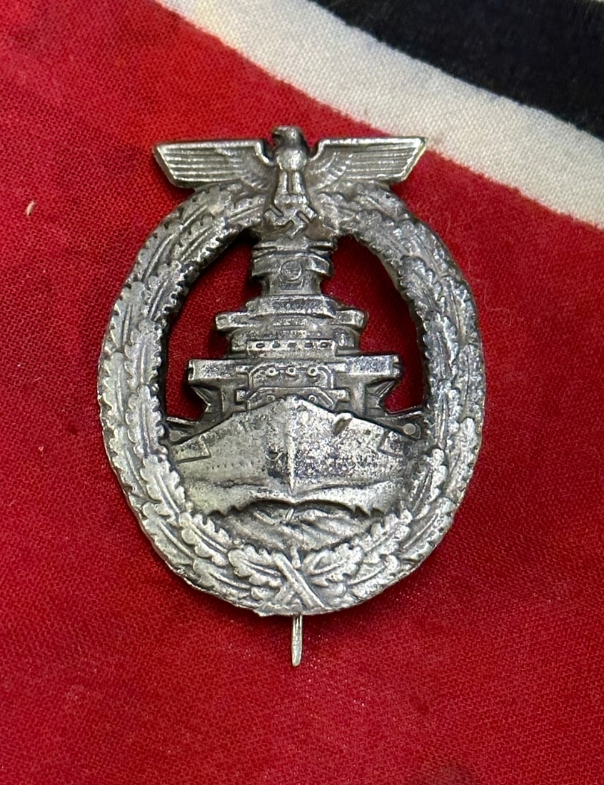 WW2 GERMAN KRIEGSMARINE HIGH SEAS FLEET BADGE: WW2 GERMAN KRIEGSMARINE HIGH SEAS FLEET BADGE. A RARE EXAMPLE THAT IS IN MINT OVERALL SHAPE AND CONDITION WITH A BEAUTIFUL OVERALL PATINA. PLEASE VIEW ALL DETAILED PICTURES. A RARE EXAMPLE.