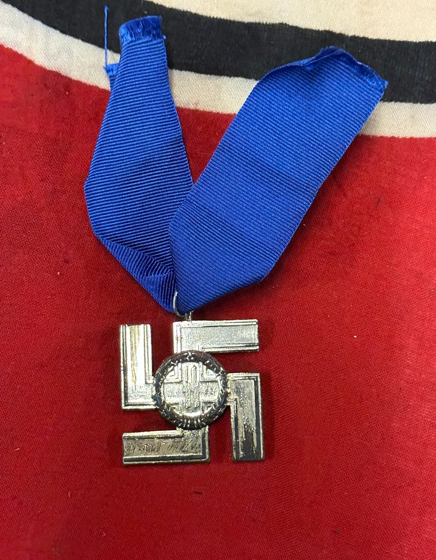 WW2 GERMAN WAFFEN-SS 12 YEAR SERVICE AWARD WITH RIBBON: WW2 GERMAN WAFFEN-SS 12 YEAR SERVICE AWARD WITH RIBBON. A RARE EXAMPLE THAT IS IN MINT OVERALL SHAPE AND CONDITION WITH A BEAUTIFUL OVERALL PATINA. PLEASE VIEW ALL DETAILED PICTURES. A RARE EXAMPLE.