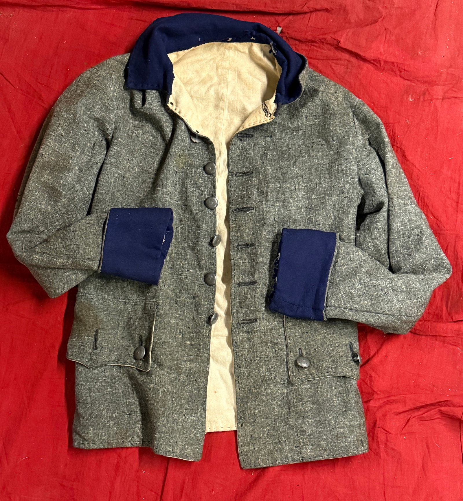 CIVIL WAR CONFEDERATE CSA SOUTHERN REBEL JACKET WITH BULLET DOMED BUTTONS: CIVIL WAR CONFEDERATE CSA SOUTHERN REBEL JACKET WITH BULLET DOMED BUTTONS. A VERY RARE JACKET THAT IS IN MINT OVERALL SHAPE AND CONDITION WITH A BEAUTIFUL OVERALL PATINA. HAS A GREAT LOOK TO IT WITH A