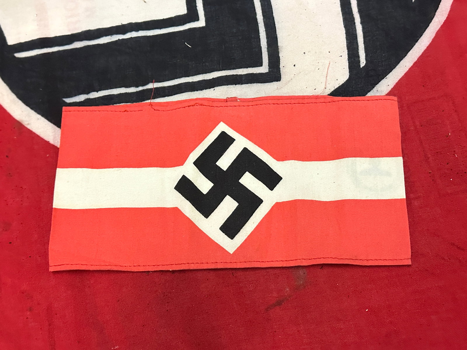 RAR WW2 GERMAN HJ HITLER YOUTH ARMBAND WITH INSPECTION STAMP: RAR WW2 GERMAN HJ HITLER YOUTH ARMBAND WITH INSPECTION STAMP. A SCRACE EXAMPLE THAT IS IN MINT OVERALL SHAPE AND CONDITION WITH A BEAUTIFUL OVERALL PATINA. PLEASE VIEW ALL DETAILED PICTURES. A RARE EX