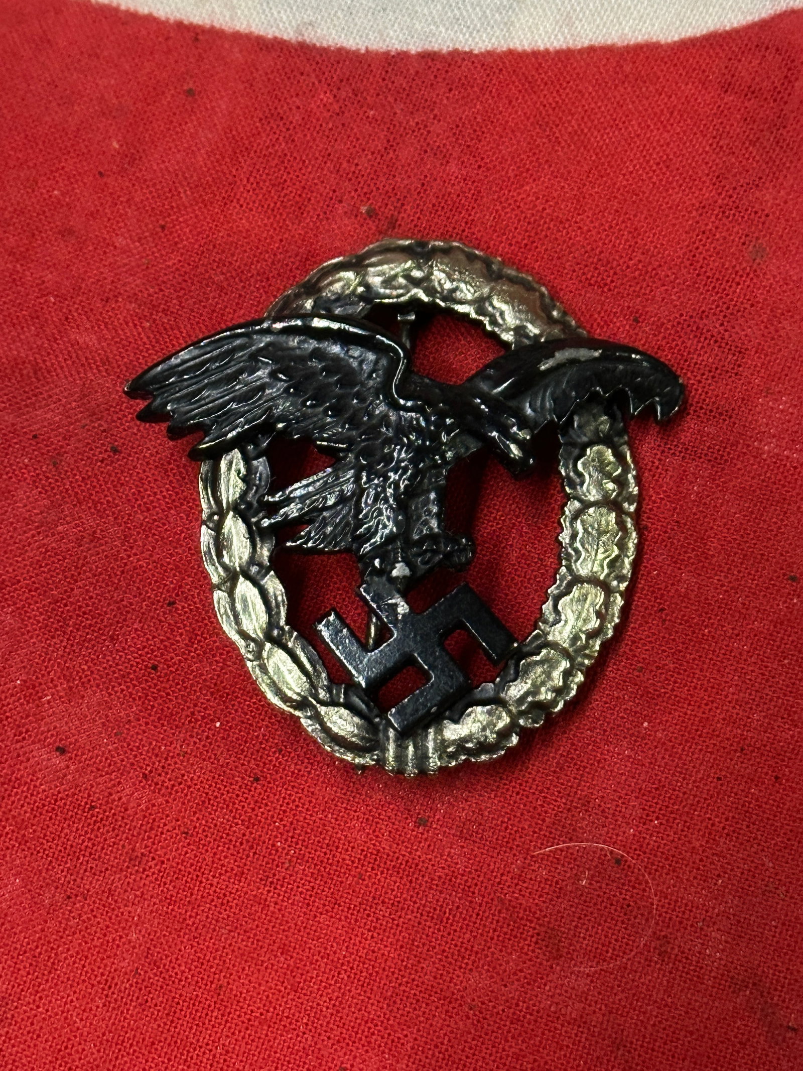 RARE WW2 GERMAN LUFTWAFFE OBSERVERS BADGE: RARE WW2 GERMAN LUFTWAFFE OBSERVERS BADGE. A VERY RARE FIND THAT IS IN MINT OVERALL SHAPE AND CONDITION WITH A BEAUTIFUL OVERALL PATINA. SHOWS GOOD WEAR AND USE. PLEASE VIEW ALL DETAILED PICTURES. A S