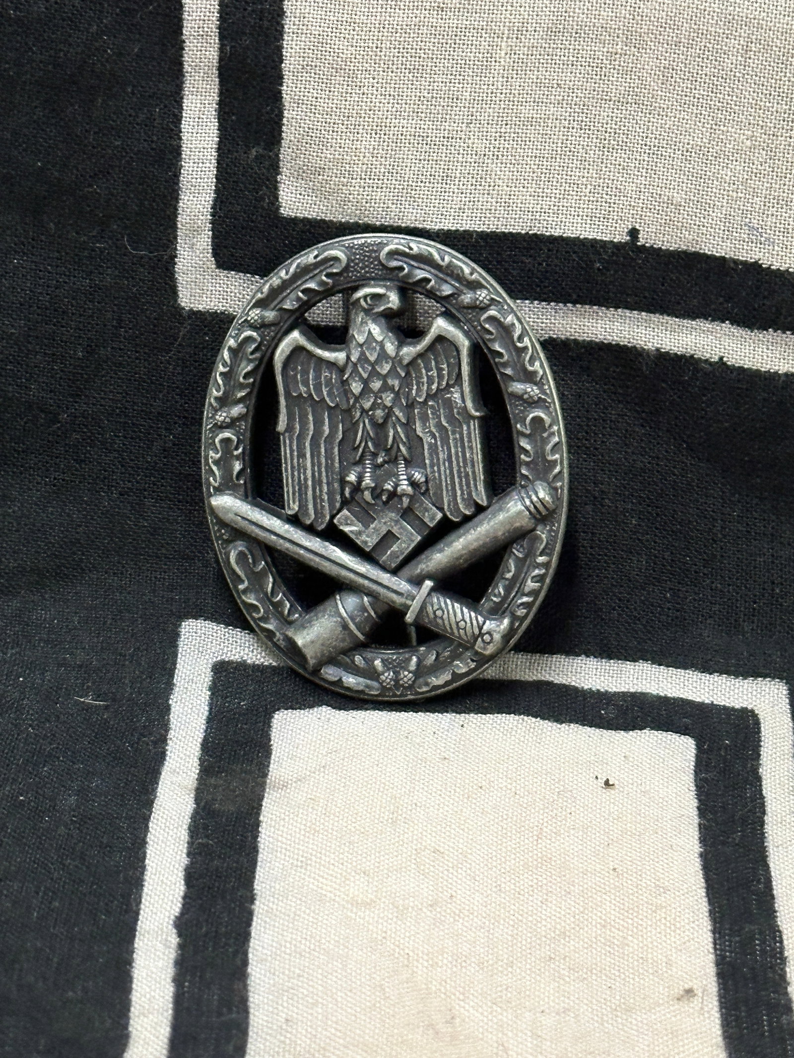RARE WW2 GERMAN GENERAL ASSAULT BADGE IN SILVER BY JFS: RARE WW2 GERMAN GENERAL ASSAULT BADGE IN SILVER BY JFS. AN ULTRA RARE FIND THAT IS IN MINT OVERALL SHAPE AND CONDITION WITH A BEAUTIFUL OVERALL PATINA. PLEASE VIEW ALL DETAILED PICTURES. A VERY RARE E