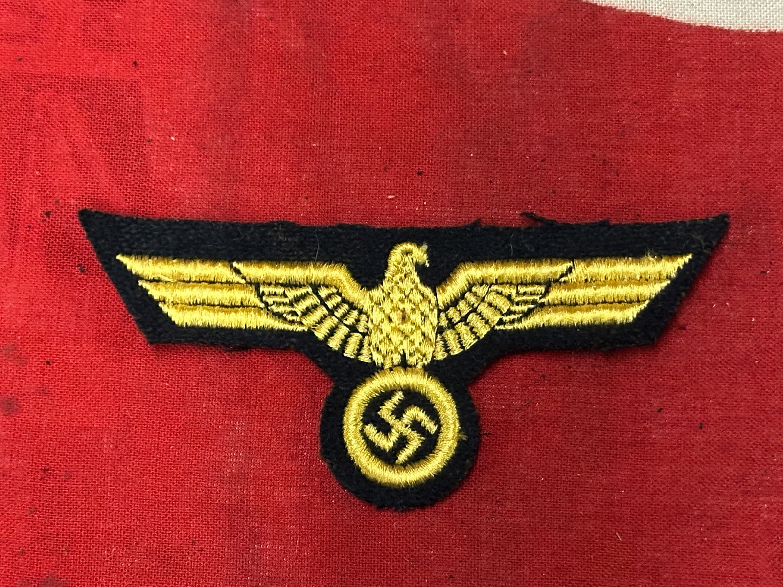 WW2 GERMAN KRIEGSMARINE NAVY UNIFORM BREAST EAGLE: WW2 GERMAN KRIEGSMARINE NAVY UNIFORM BREAST EAGLE. A VERY RARE FIND. SHOWS GOOD WEAR AND USE WITH A BEAUTIFUL OVERALL PATINA. PLEASE VIEW ALL DETAILED PICTURES. A RARE EXAMPLE.