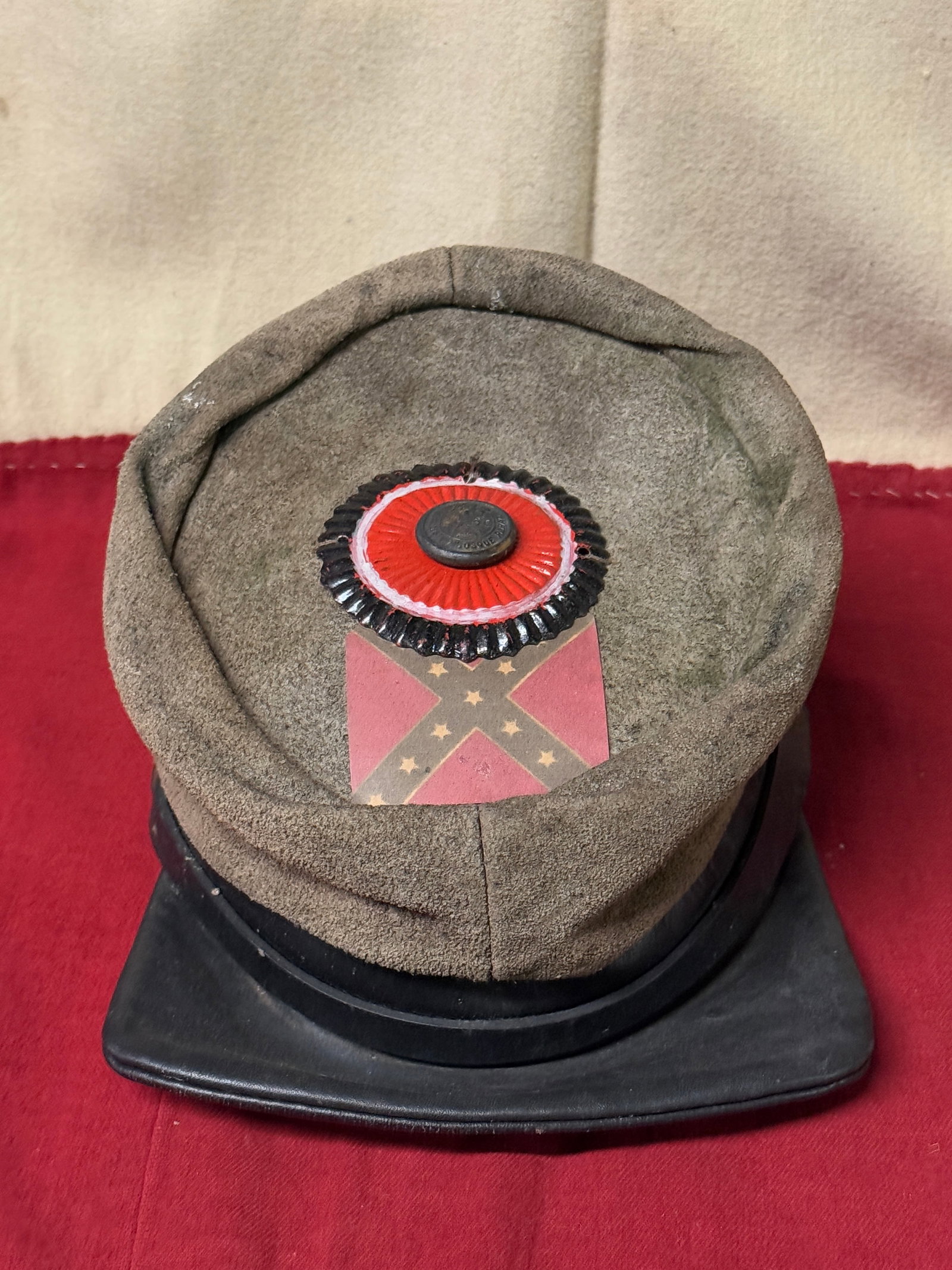 CIVIL WAR CONFEDERATE CSA SOUTH CAROLINA VETERANS KEPI HAT CAP: CIVIL WAR CONFEDERATE CSA SOUTH CAROLINA VETERANS KEPI HAT CAP. SHOWS GOOD WEAR AND USE WITH A BEAUTIFUL OVERALL PATINA. HAS A GREAT LOOK TO IT WITH AN EXCELLENT OVERALL EYE APPEAL. THE SHAKO PLATE/IN