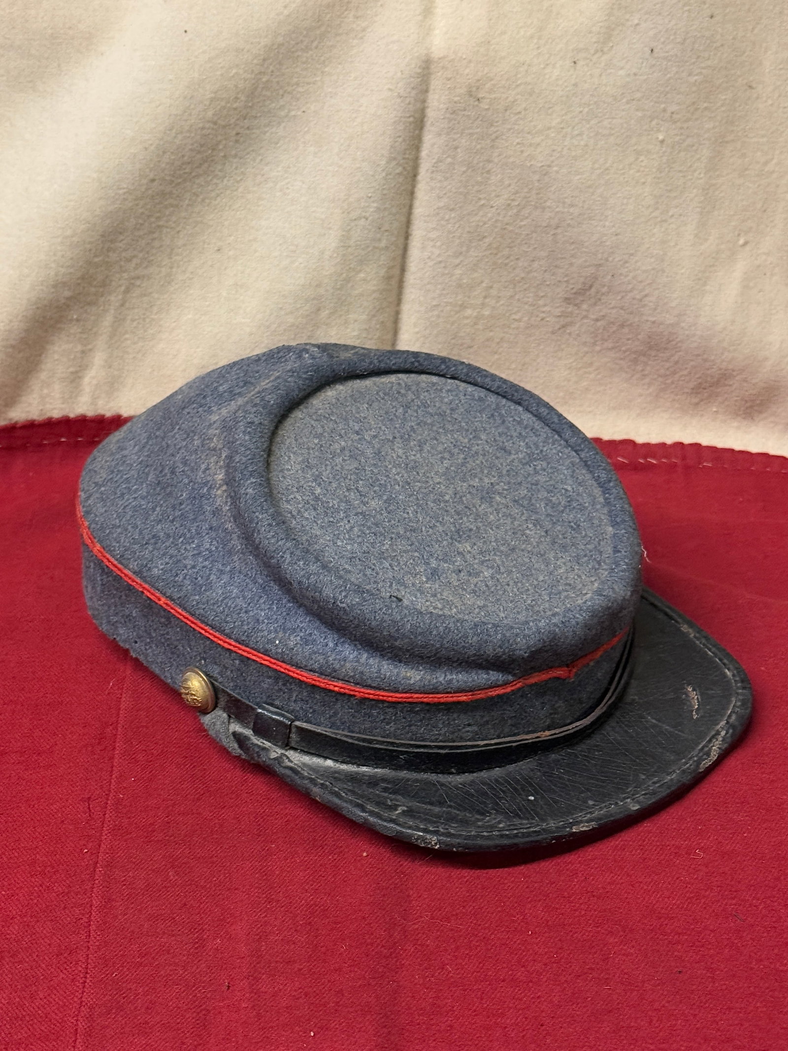 AUTHENTIC CIVIL WAR CONFEDERATE CSA GEORGIA KEPI HAT CAP: AUTHENTIC CIVIL WAR CONFEDERATE CSA GEORGIA KEPI HAT CAP. AN ULTRA RARE FIND THAT IS IN MINT OVERALL SHAPE AND CONDITION WITH A BEAUTIFUL OVERALL PATINA. THIS KEPI IS TRULY A SHOWSPIECE THAT SHOWS HEA