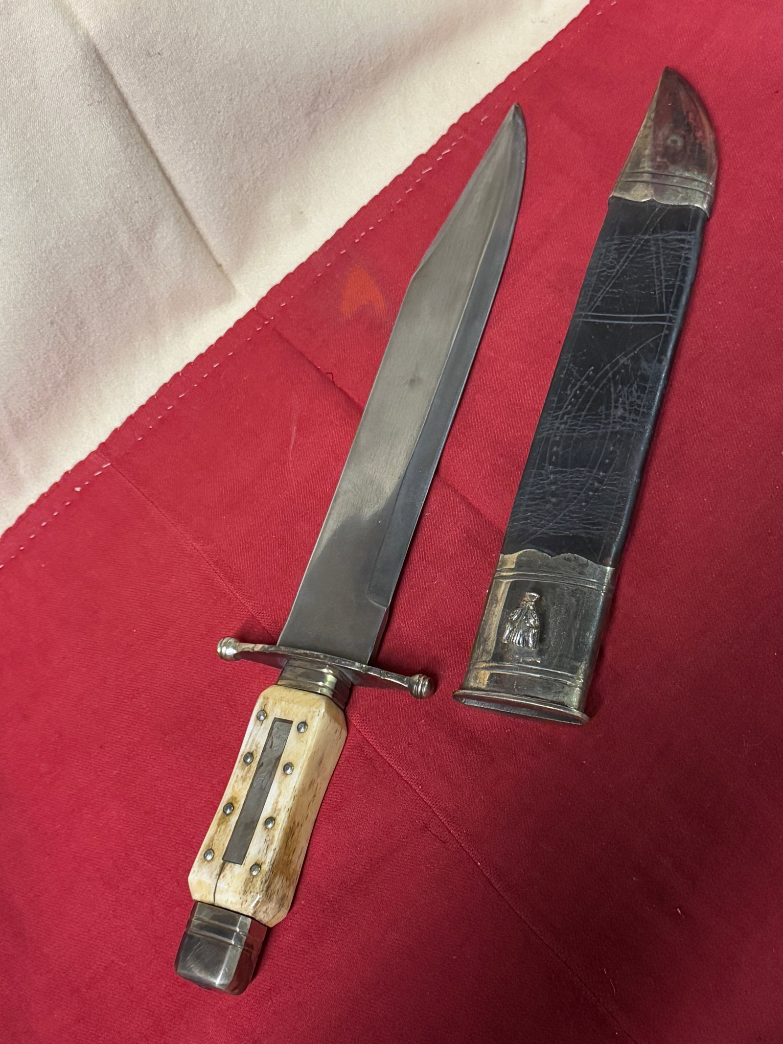 CIVIL WAR CONFEDERATE CSA BOWIE KNIFE BY W. BROADHURST FHEFFIELD NON. XLL: CIVIL WAR CONFEDERATE CSA BOWIE KNIFE BY W. BROADHURST FHEFFIELD NON. XLL. A VERY RARE FIND THAT IS IN MINT OVERALL SHAPE AND CONDITION WITH A BEAUTIFUL OVERALL PATINA. HAS A GREAT LOOK TO IT WITH AN 