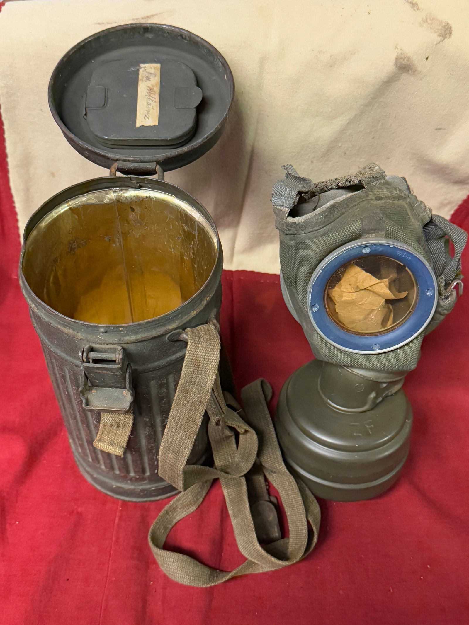 ID'D WW2 GERMAN GAS MASK WITH ORIGINAL CASE: ID'D WW2 GERMAN GAS MASK WITH ORIGINAL CASE. A RARE EXAMPLE THAT IS IN MINT OVERALL SHAPE AND CONDITION WITH A BEAUTIFUL OVERALL PATINA. SHOWS GOOD WEAR AND USE. PLEASE VIEW ALL DETAILED PICTURES. A R