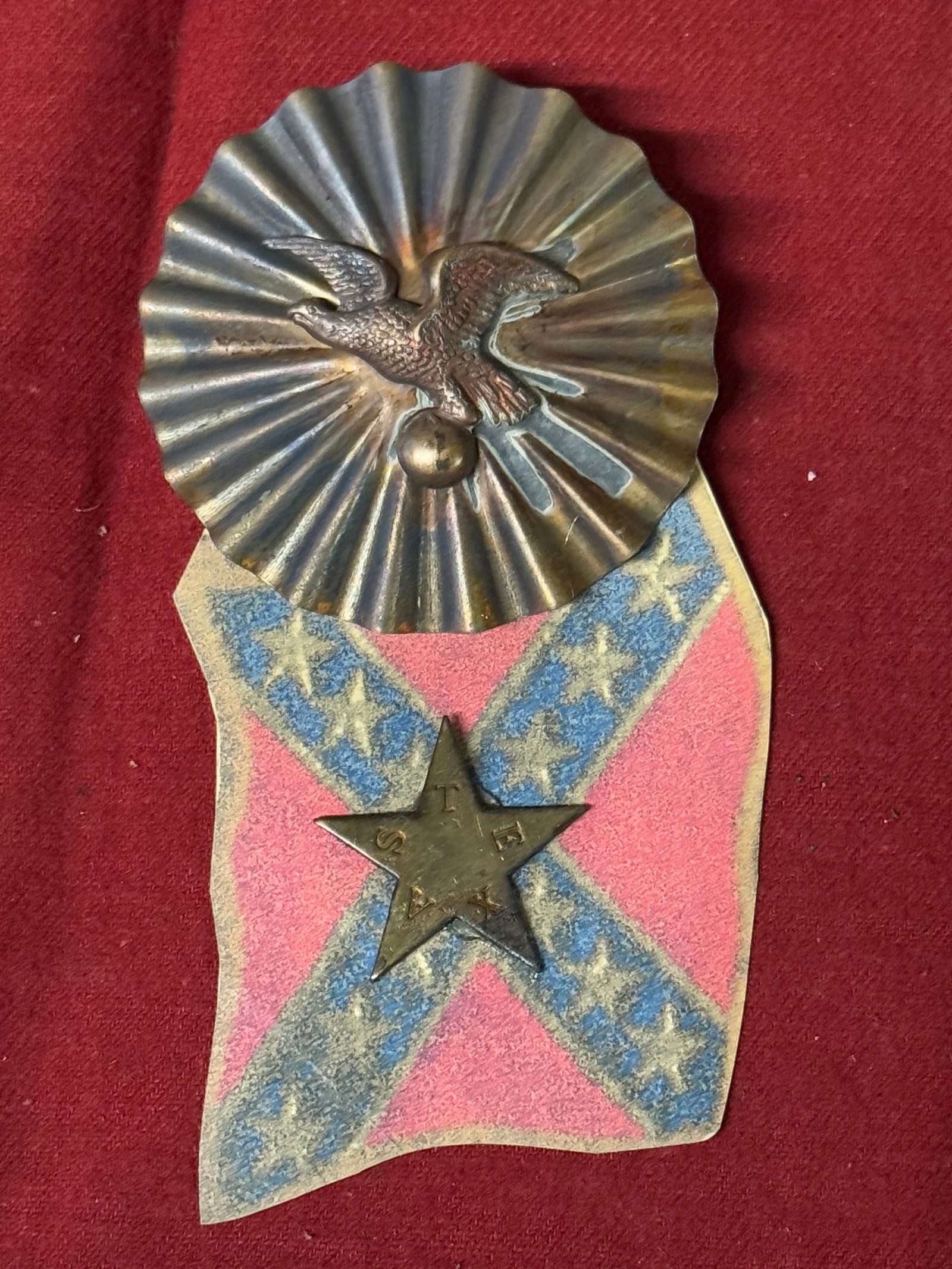 RARE CIVIL WAR TEXAS MILITIA CONFEDERATE CSA HEADGEAR COCKADE BADGE INSIGNIA: RARE CIVIL WAR TEXAS MILITIA CONFEDERATE CSA HEADGEAR COCKADE BADGE INSIGNIA. A RARE FIND. SHOWS GOOD WEAR AND USE WITH A BEAUTIFUL OVERALL PATINA. HAS A GREAT LOOK TO IT WITH AN EXCELLENT OVERALL EYE