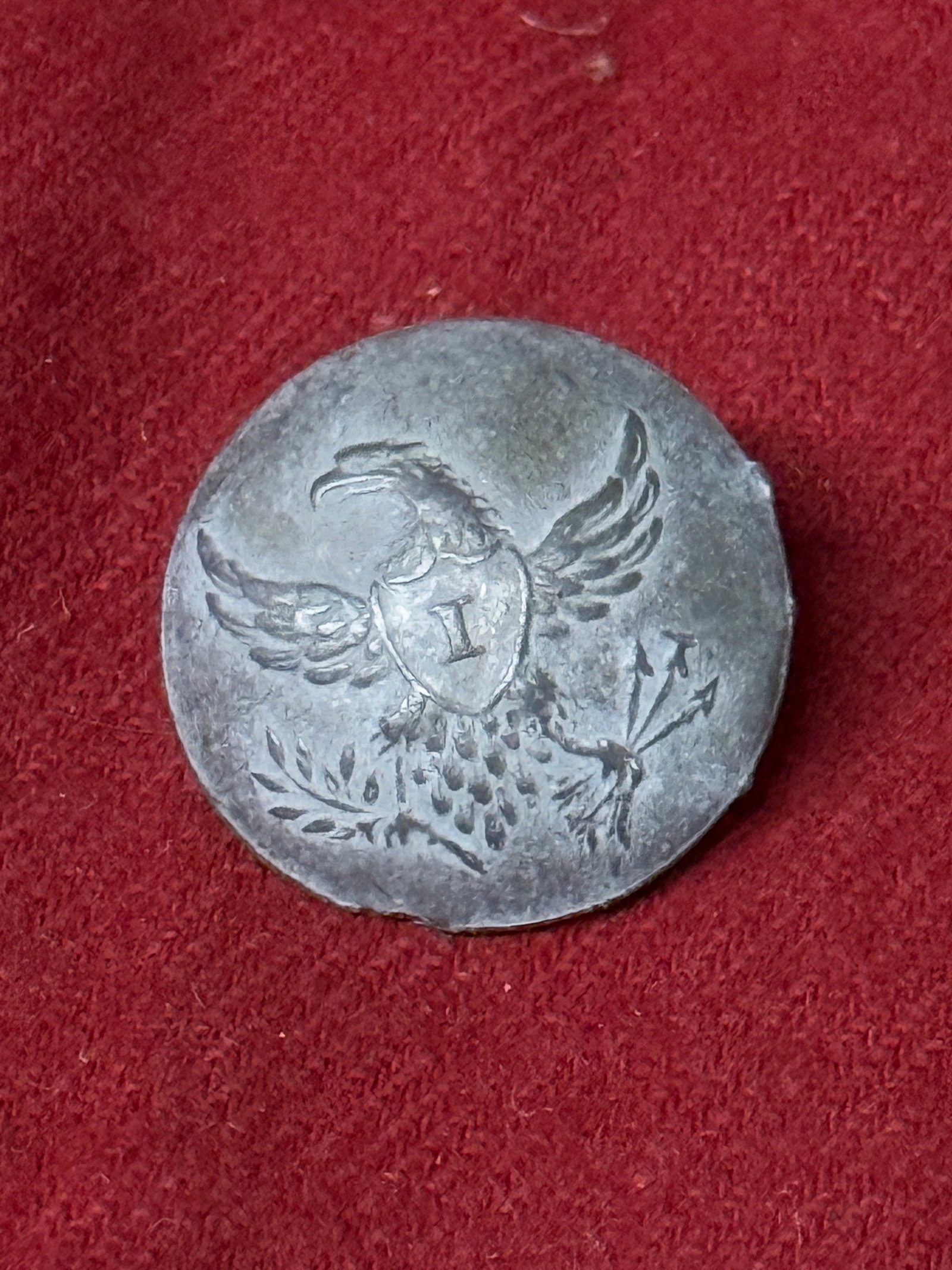 RARE CIVIL WAR FEDERAL EAGLE "I" INFANTRY PEWTER COT BUTTON: RARE CIVIL WAR FEDERAL EAGLE "I" INFANTRY PEWTER COT BUTTON. A RARE EXAMPLE THAT IS IN MINT OVERALL SHAPE AND CONDITION WITH A BEAUTIFUL OVERALL PATINA. SHOWS GOOD WEAR AND USE. PLEASE VIEW ALL DETAIL