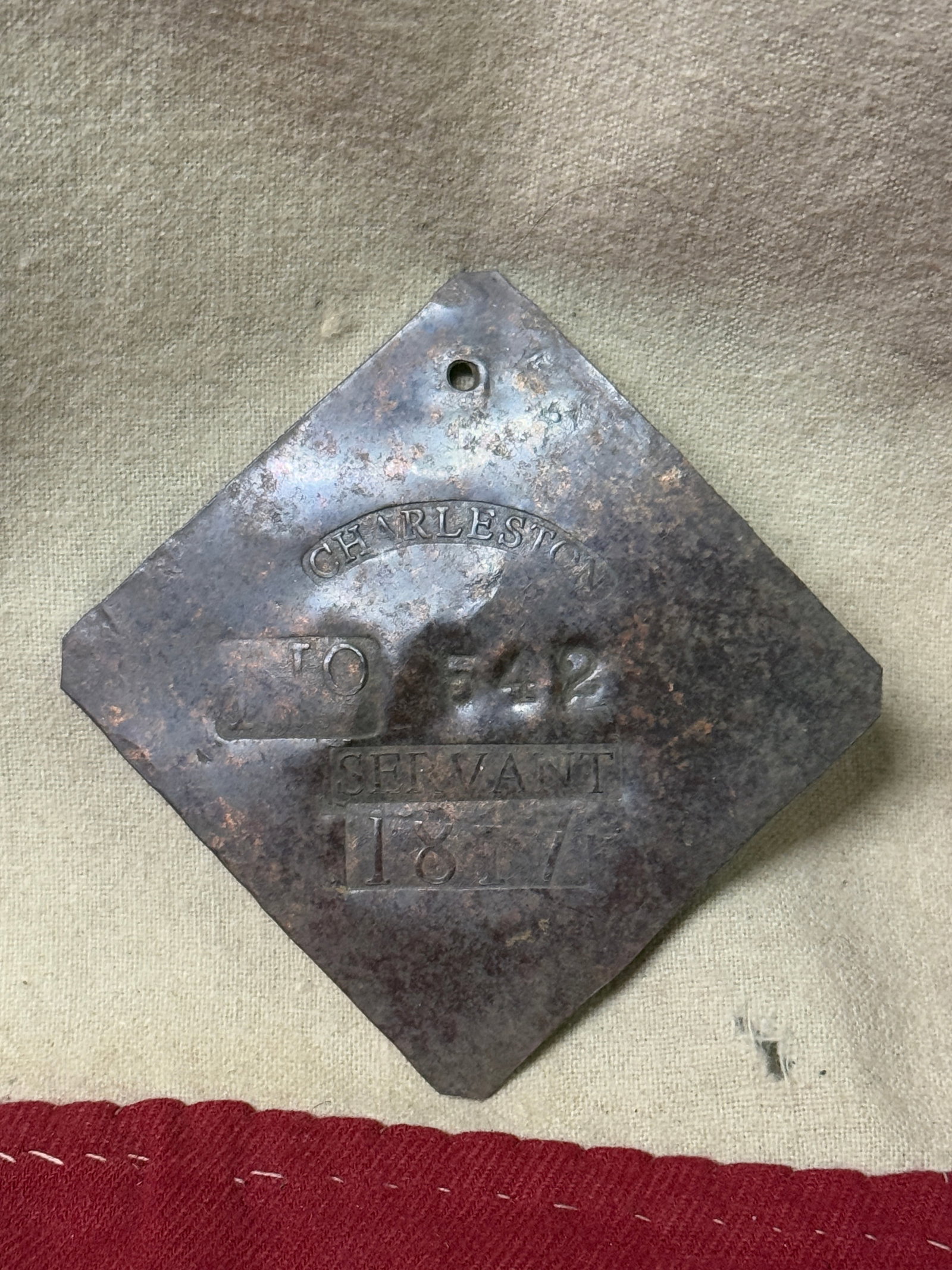 RARE 1817 SLAVE TAG SERVANT ID NO 542 CHARLESTON SOUTH CAROLINA: RARE 1817 SLAVE TAG SERVANT ID NO 542 CHARLESTON SOUTH CAROLINA. AN ULTRA RARE FIND THAT IS IN MINT OVERALL SHAPE AND CONDITION WITH A BEAUTIFUL OVERALL PATINA. SHOWS GOOD WEAR AND USE. PLEASE VIEW AL