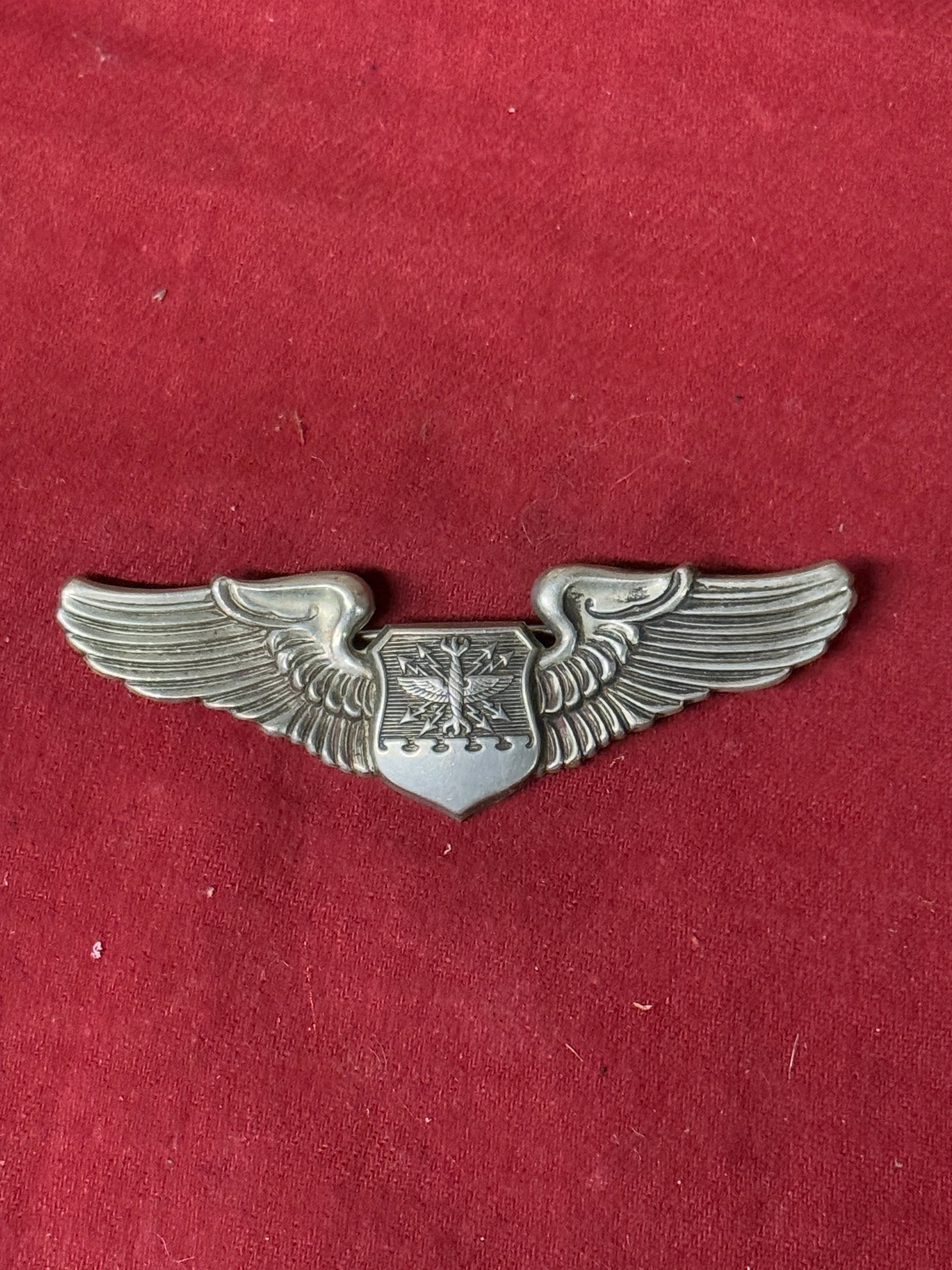 WW2 US AIR FORCE USAF NAVIGATOR WING AIRCRAFT OBSERVER PINBACK NS MEYER NEW YORK: WW2 US AIR FORCE USAF NAVIGATOR WING AIRCRAFT OBSERVER PINBACK NS MEYER NEW YORK. A RARE EXAMPLE THAT IS IN MINT OVERALL SHAPE AND CONDITION WITH A BEAUTIFUL OVERALL PATINA. PLEASE VIEW ALL DETAILED P