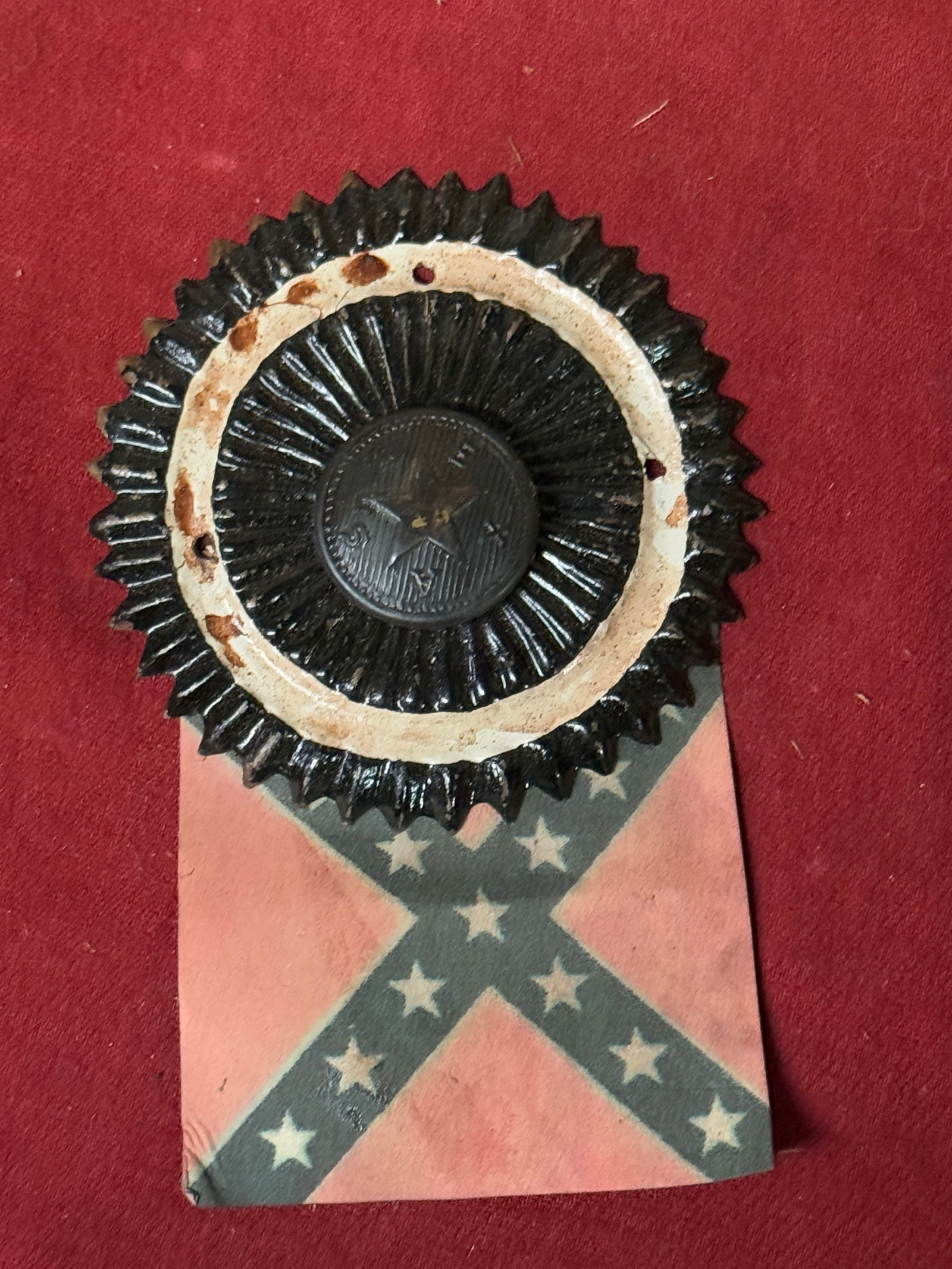RARE CIVIL WAR CONFEDERATE CSA TEXAS STAR HEADGEAR COCKADGE BADGE INSIGNIA: RARE CIVIL WAR CONFEDERATE CSA TEXAS STAR HEADGEAR COCKADGE BADGE INSIGNIA. A VERY RARE EXAMPLE THAT IS IN MINT OVERALL SHAPE AND CONDITION WITH A BEAUTIFUL OVERALL PATINA. PLEASE VIEW ALL DETAILED PI