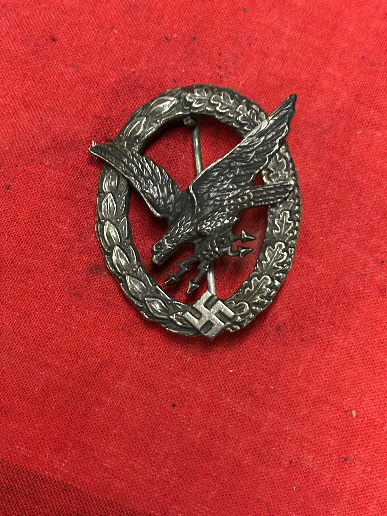 WW2 GERMAN LUFTWAFFE RADIO OPERATOR AIR GUNNER BADGE: WW2 GERMAN LUFTWAFFE RADIO OPERATOR AIR GUNNER BADGE. A VERY RARE EXAMPLE THAT IS IN MINT OVERALL SHAPE AND CONDITION WITH A BEAUTIFUL OVERALL PATINA. SHOWS GOOD WEAR AND USE. PLEASE VIEW ALL DETAILED