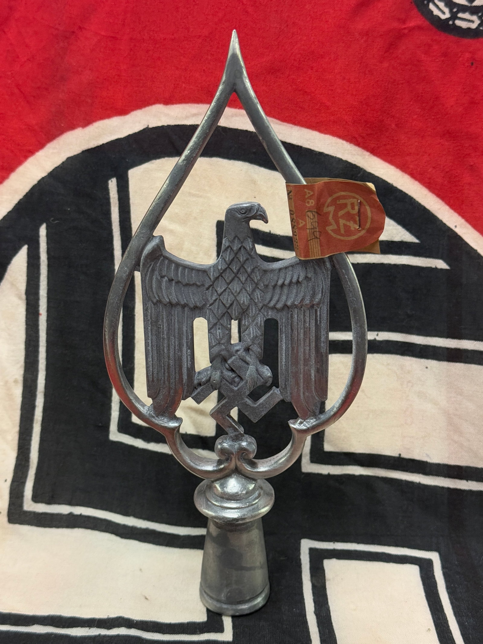 RARE WW2 GERMAN HEER FAHNENSPITZE POLE TOP WITH RZM PAPER TAG: RARE WW2 GERMAN HEER FAHNENSPITZE POLE TOP WITH RZM PAPER TAG. AN ULTRA RARE FIND THAT IS IN MINT OVERALL SHAPE AND CONDITION WITH A BEAUTIFUL OVERALL PATINA. SHOWS GOOD WEAR AND USE. Excellent Heer F