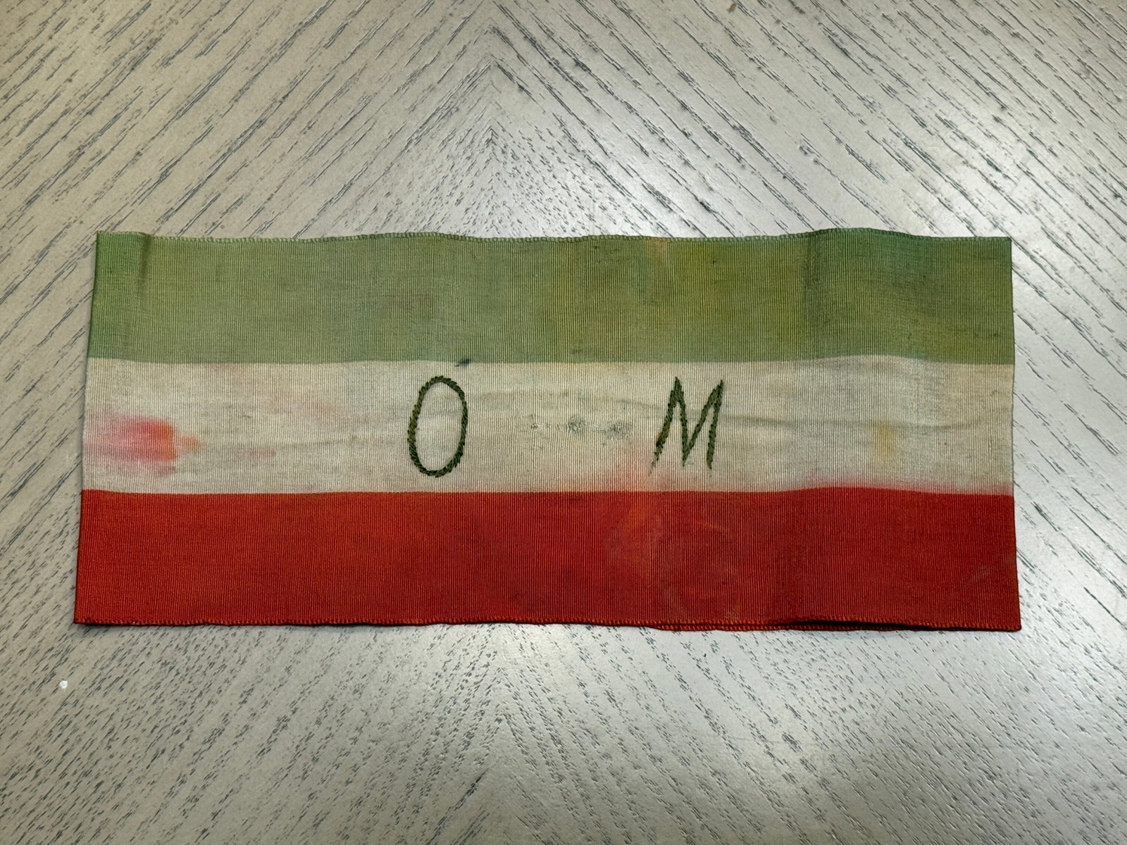 WW2 GERMAN ITALIAN FASCIST ARMBAND - VET BRING BACK: WW2 GERMAN ITALIAN FASCIST ARMBAND - VET BRING BACK. A SCARCE EXAMPLE. IT IS IN MINT OVERALL SHAPE AND CONDITION WITH A BEAUTIFUL OVERALL PATINA. PLEASE VIEW ALL DETAILED PICTURES. A SCARCE EXAMPLE.