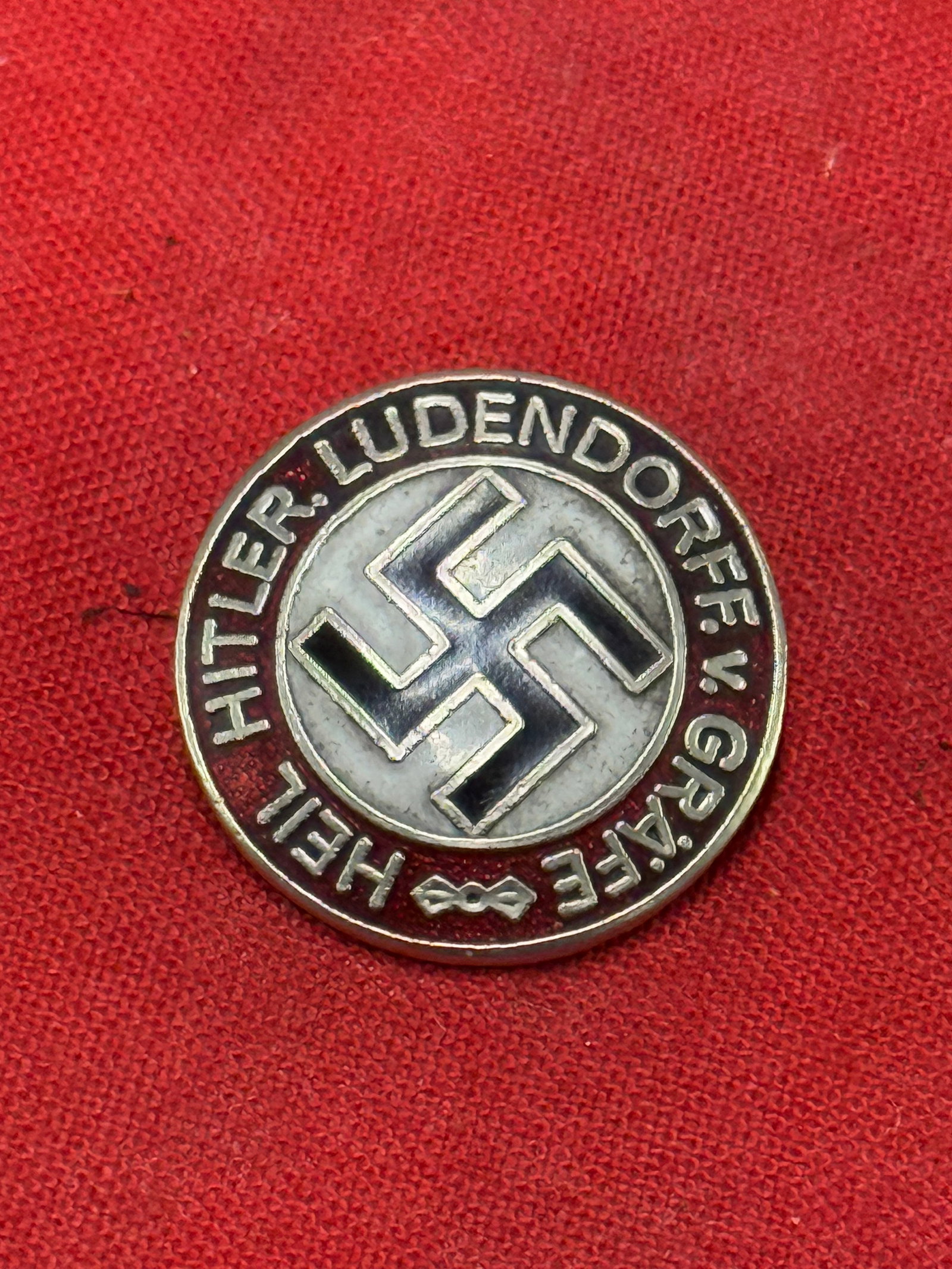 WW2 GERMAN HEIL HITLER LUDENDORFF GRAFE LAPEL ENAMELED PIN BADGE BY RZM M1/73 GES. GESCH.: WW2 GERMAN HEIL HITLER LUDENDORFF GRAFE LAPEL ENAMELED PIN BADGE BY RZM M1/73 GES. GESCH. SHOWS GOOD WEAR AND USE WITH A BEAUTIFUL OVERALL PATINA. PLEASE VIEW ALL DETAILED PICTURES. A RARE FIND.