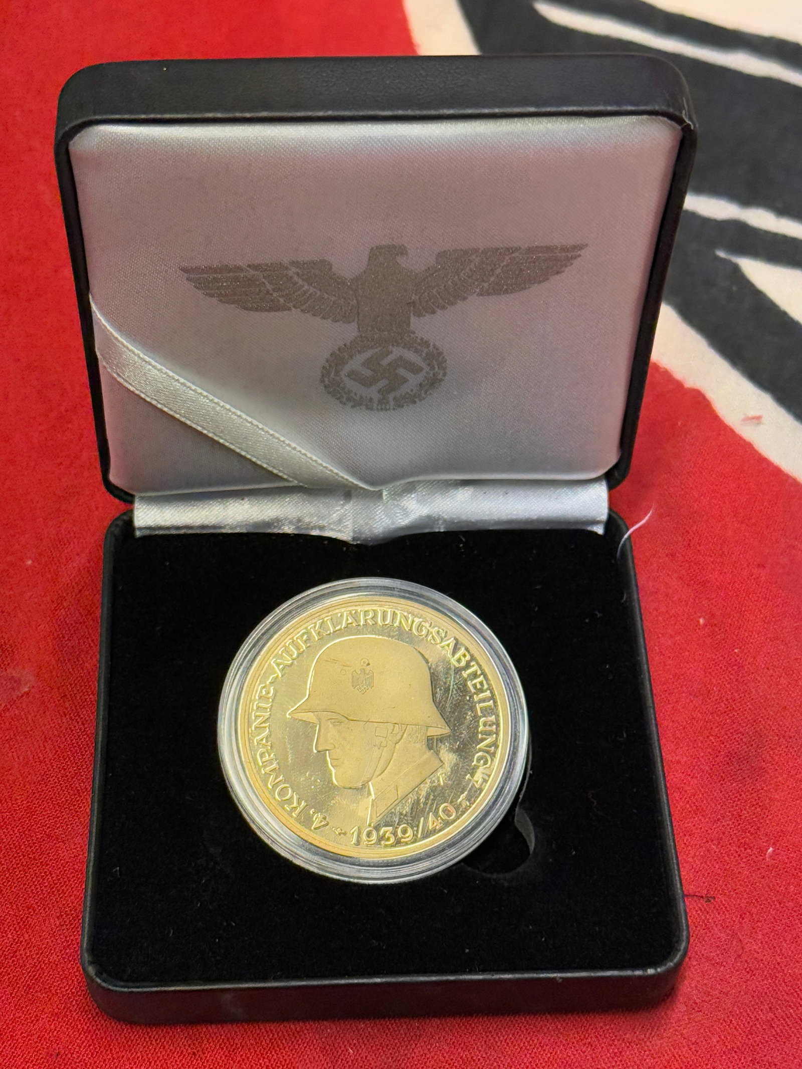 RARE WW2 GERMAN PANZER DIVISION G.F. MEDAL IN ORIG. BOX: RARE WW2 GERMAN PANZER DIVISION G.F. MEDAL IN ORIG. BOX. A VERY RARE EXAMPLE. IT IS IN MINT OVERALL SHAPE AND CONDITION WITH A BEAUTIFUL OVERALL PATINA. PLEASE VIEW ALL DETAILED PICTURES. A VERY RARE 