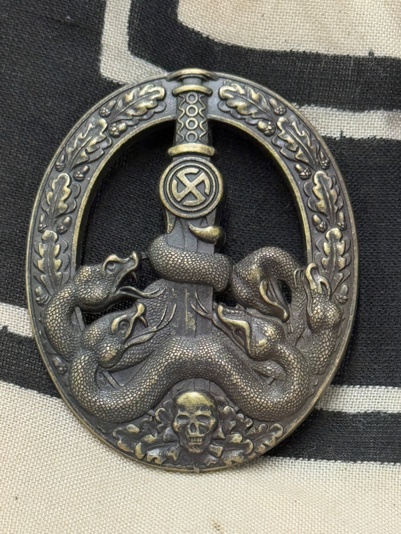 WW2 German Anti-Partisan Guerrilla Warfare Badge (Bronze): WW2 German Anti-Partisan Guerrilla Warfare Badge (Bronze). Shows good wear and use with a beautiful overall patina. Anti-Partisan Guerrilla Warfare Badge was awarded to members of the army, luftwaffe,