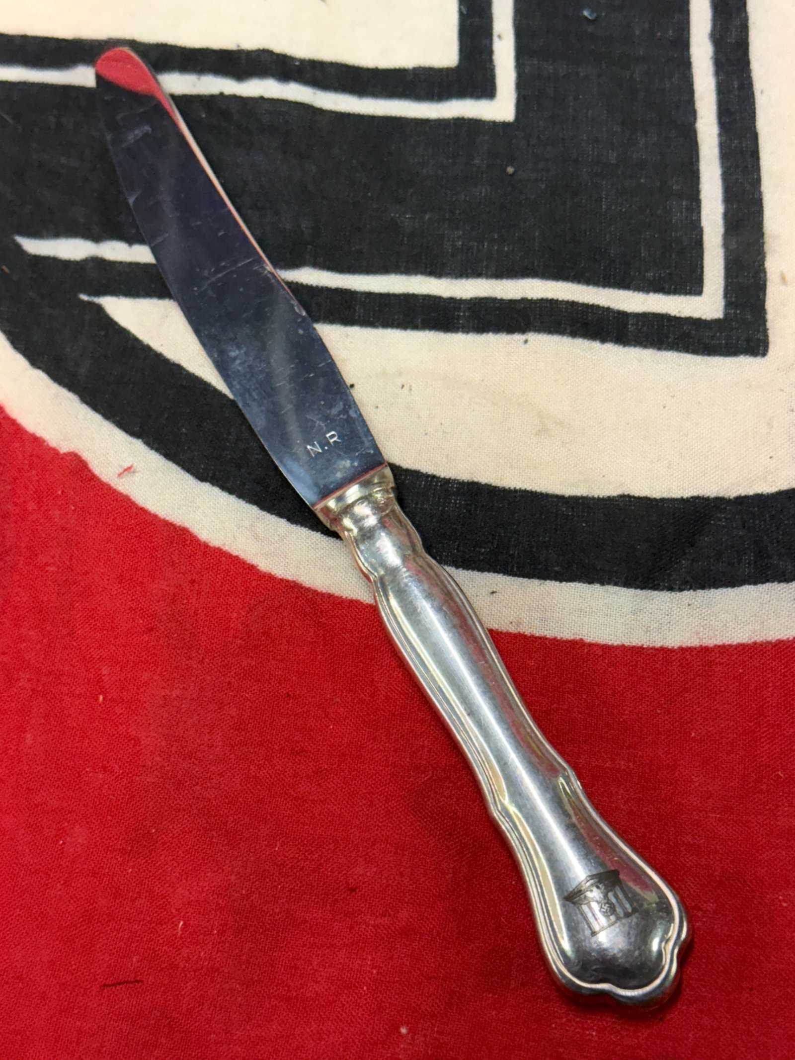RARE WW2 GERMAN NSDAP POLITICAL DINNER TABLE UTENSIL KNIFE: RARE WW2 GERMAN NSDAP POLITICAL DINNER TABLE UTENSIL KNIFE. A RARE EXAMPLE THAT IS IN MINT OVERALL SHAPE AND CONDITION WITH A BEAUTIFUL OVERALL PATINA. SHOWS GOOD WEAR AND USE. PLEASE VIEW ALL DETAILE