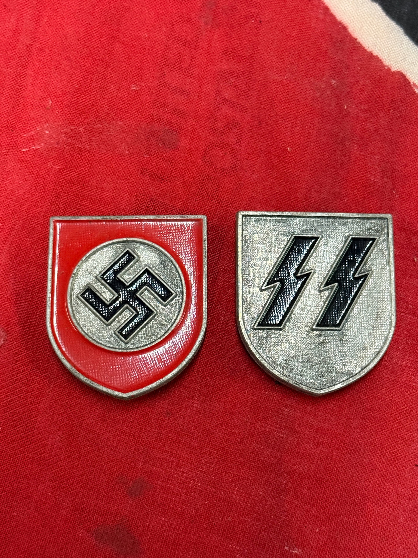 A VERY RARE SET OF WW2 GERMAN SS PITH HELMET SHIELD BY F.P. 1942: A VERY RARE SET OF WW2 GERMAN SS PITH HELMET SHIELD BY F.P. 1942. A RARE SET THAT IS IN MINT OVERALL SHAPE AND CONDITION WITH A BEAUTIFUL OVERALL PATINA. MAKER MARKED AND DATED ON THE REVERSE. A VERY 