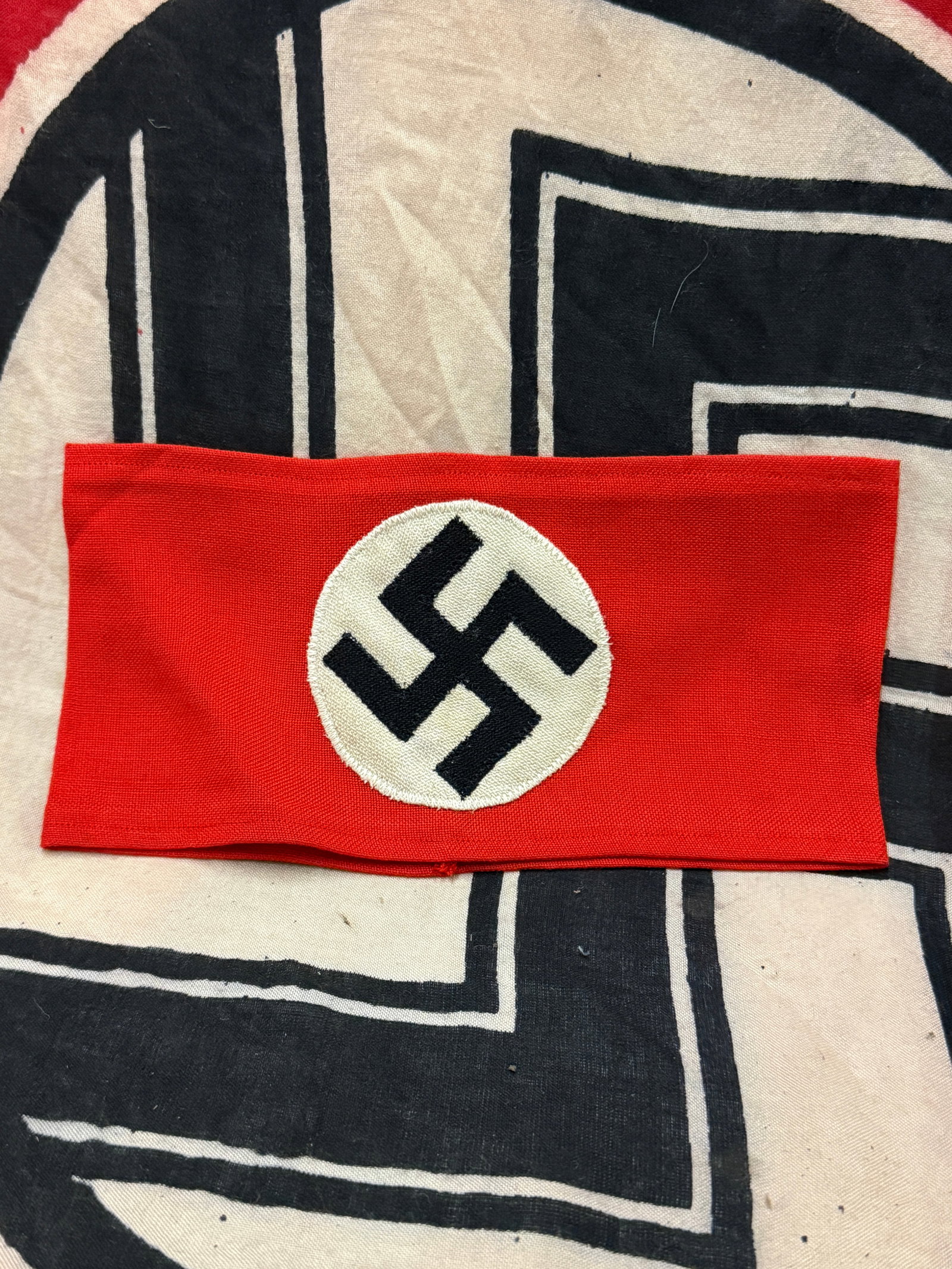 WW2 GERMAN EARLY NSDAP PARTEI-BEREITSCHAFT ARMBAND: WW2 GERMAN EARLY NSDAP PARTEI-BEREITSCHAFT ARMBAND. A RARE EXAMPLE THAT IS IN MINT OVERALL SHAPE AND CONDITION WITH A BEAUTIFUL OVERALL PATINA. SHOWS GOOD WEAR AND USE. PLEASE VIEW ALL DETAILED PICTUR
