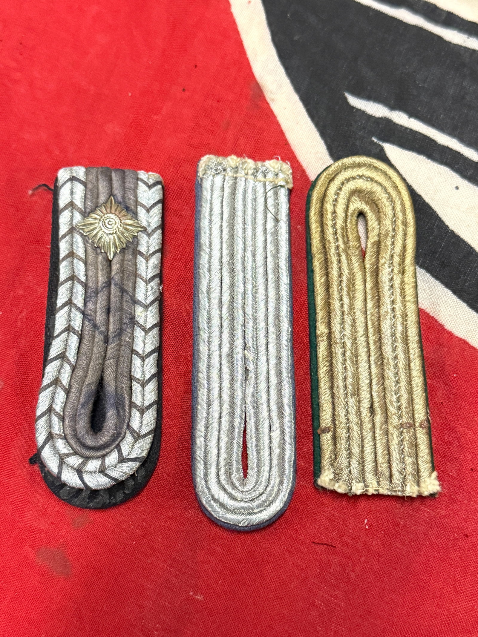 COLLECTION LOT OF WW2 GERMAN SHOULDER BOARDS: COLLECTION LOT OF WW2 GERMAN SHOULDER BOARDS
